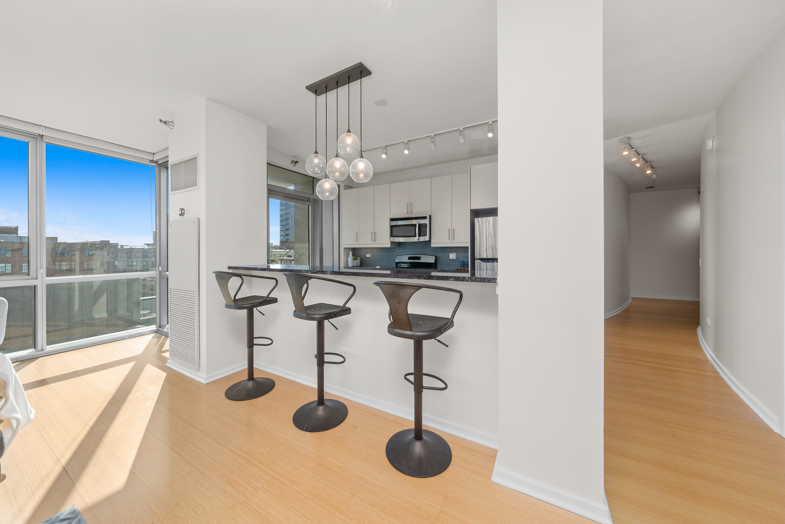 125 S GREEN Street Unit: 1006A