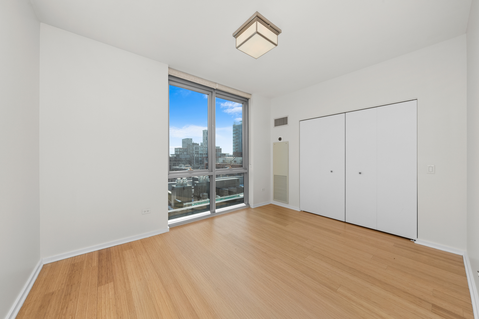 125 S GREEN Street Unit: 1006A