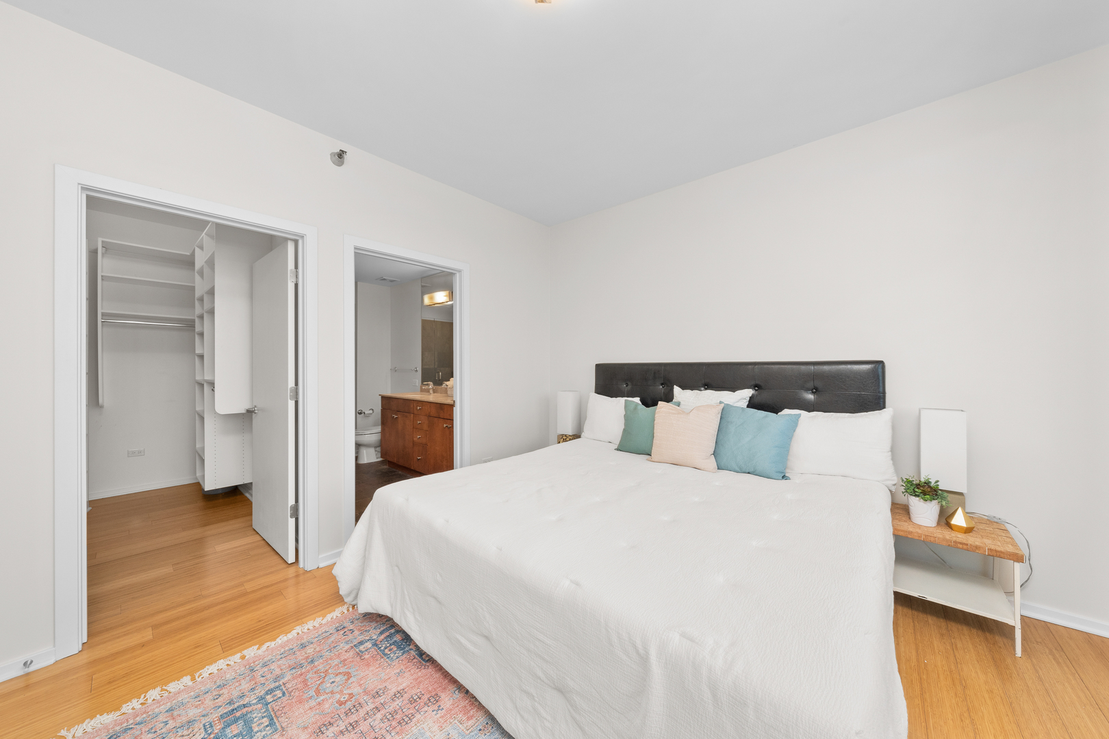 125 S GREEN Street Unit: 1006A