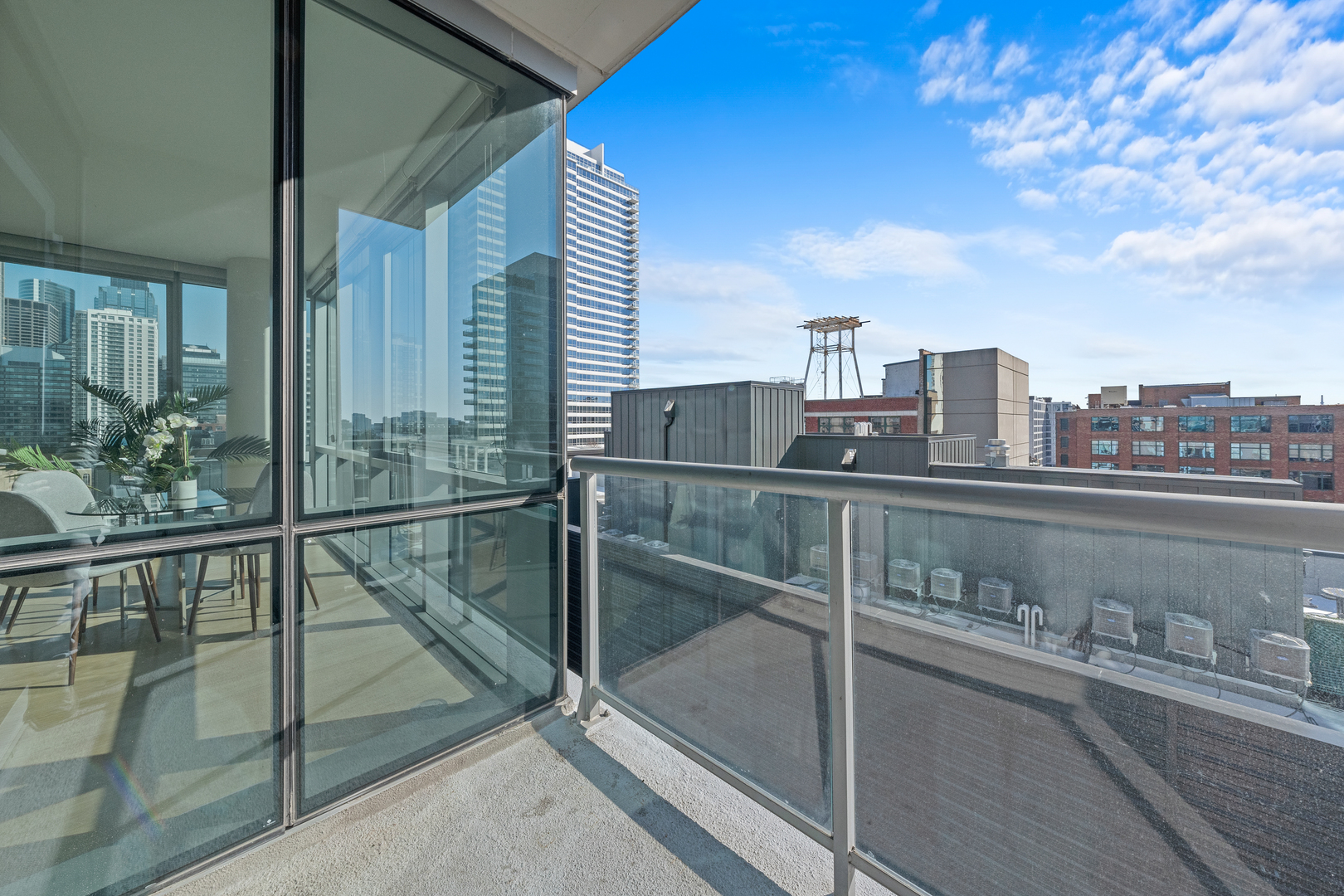 125 S GREEN Street Unit: 1006A