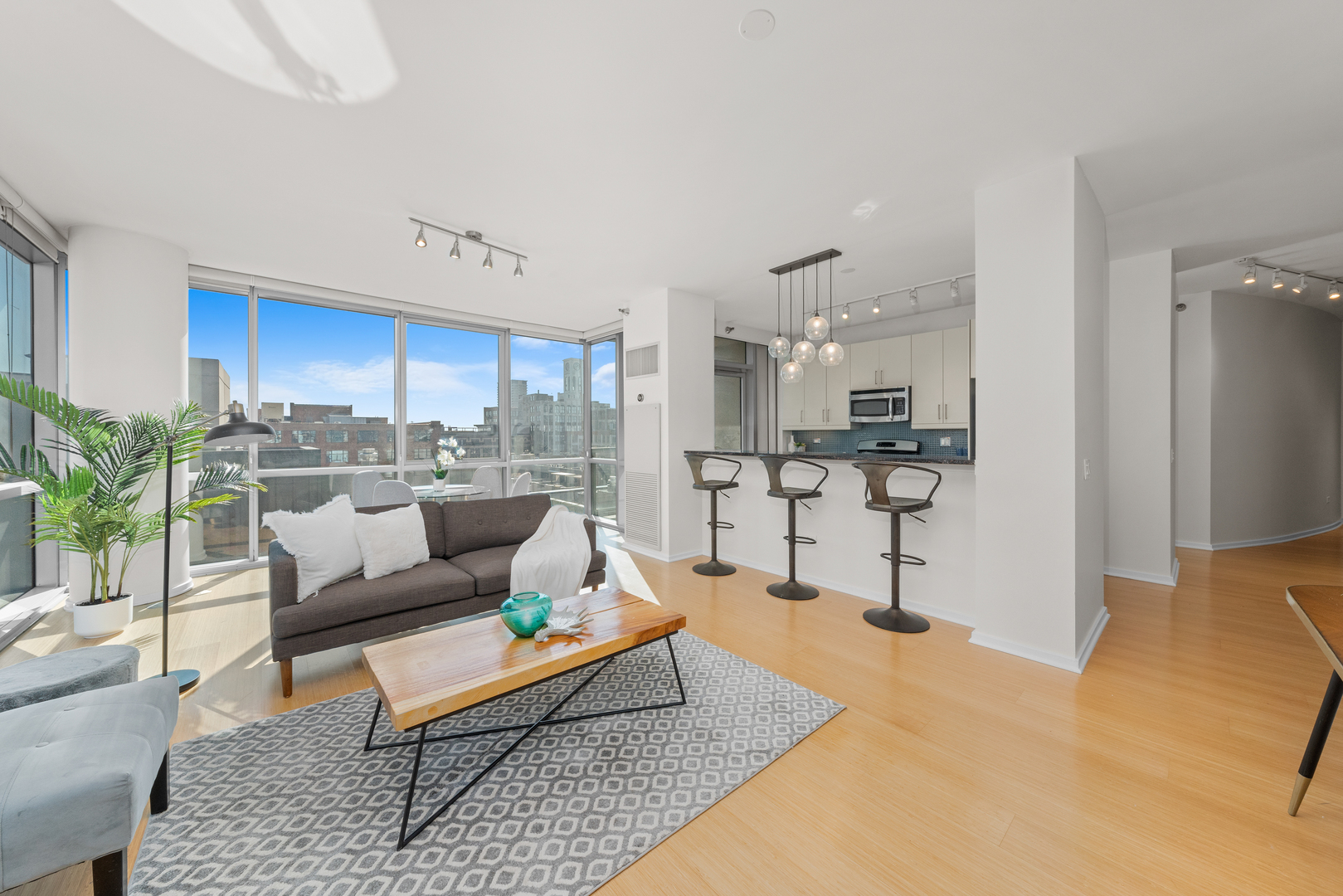 125 S GREEN Street Unit: 1006A