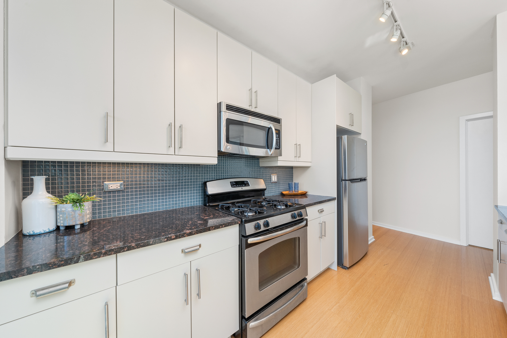 125 S GREEN Street Unit: 1006A
