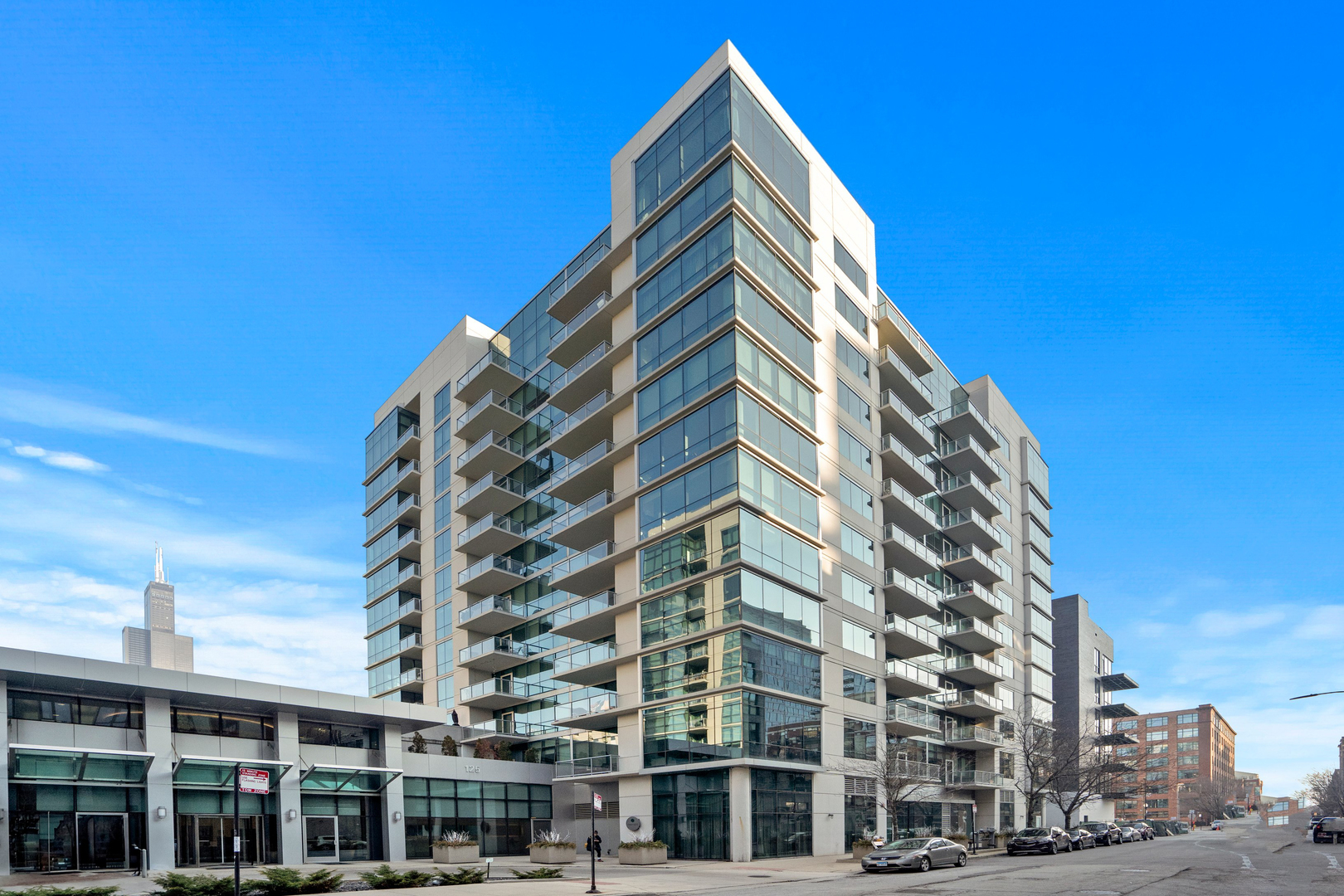 125 S GREEN Street Unit: 1006A