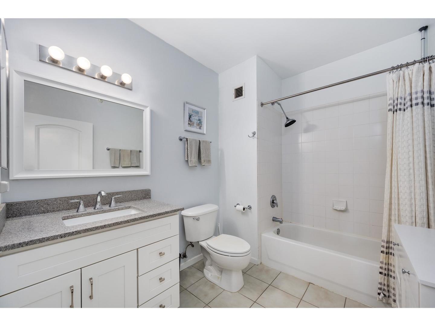 645 N KINGSBURY Street Unit: 1307