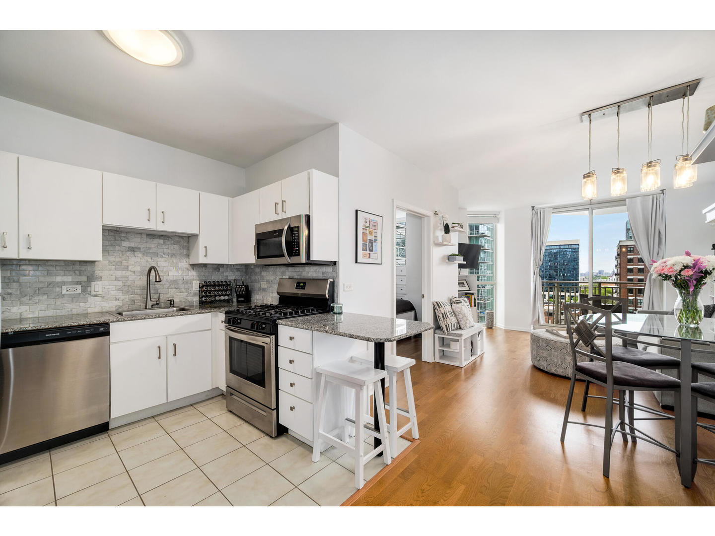 645 N KINGSBURY Street Unit: 1307