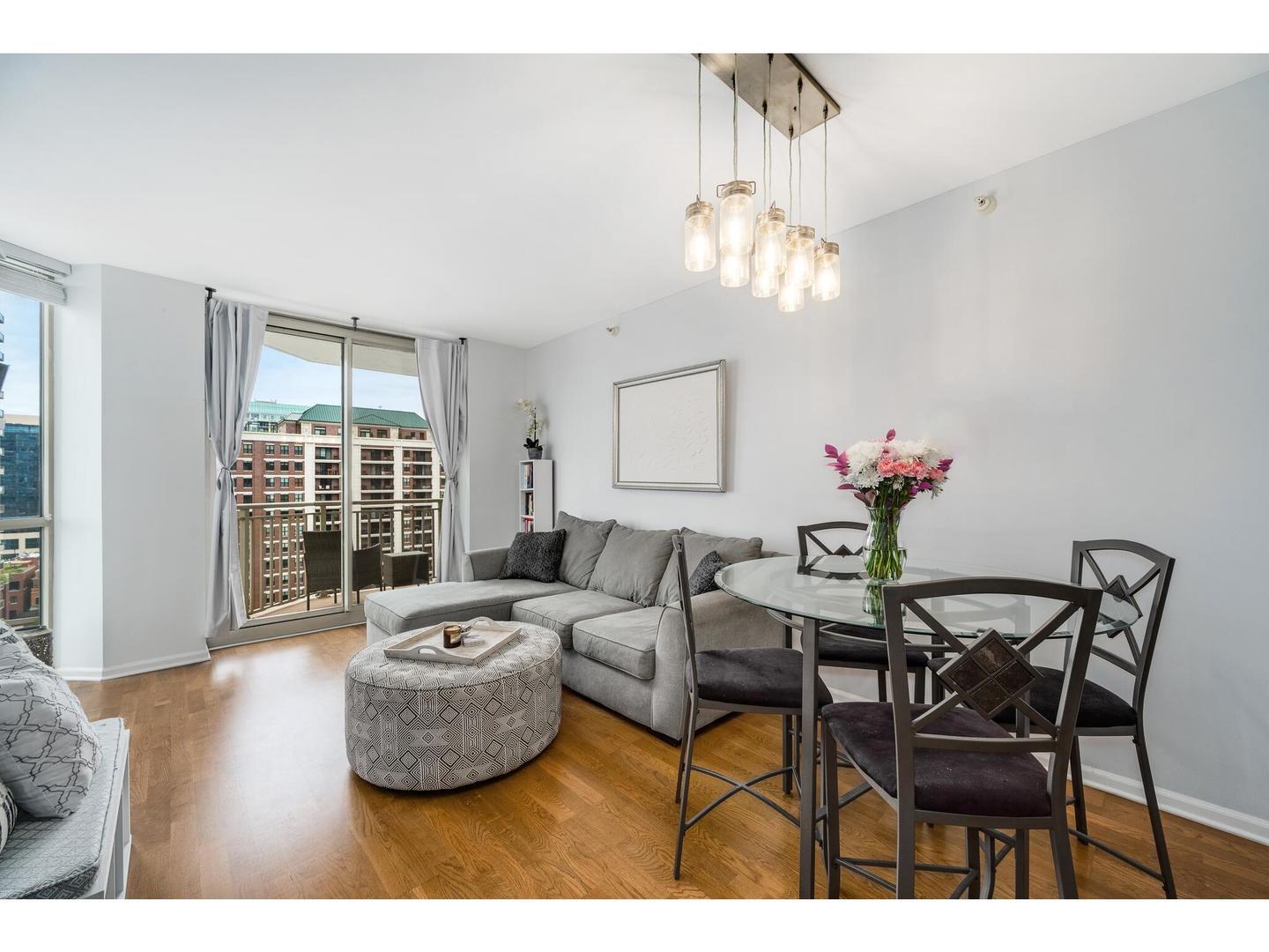 645 N KINGSBURY Street Unit: 1307