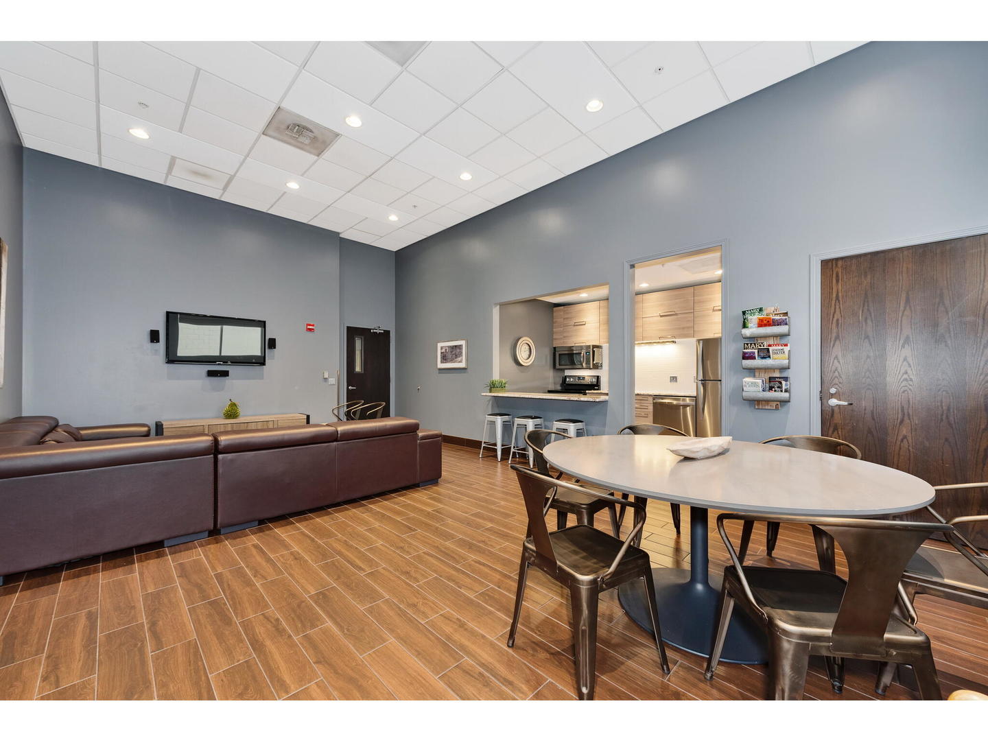 645 N KINGSBURY Street Unit: 1307