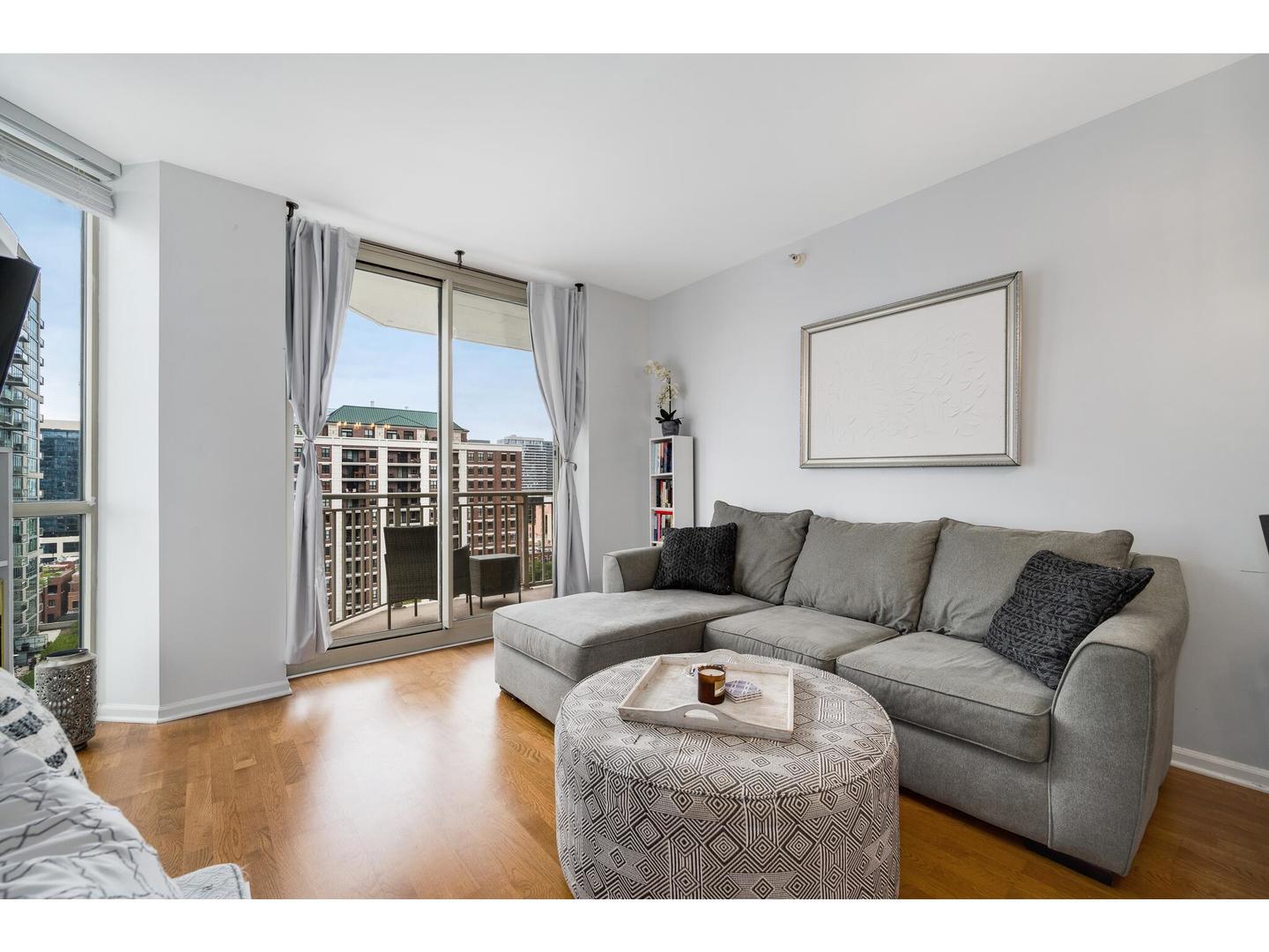 645 N KINGSBURY Street Unit: 1307