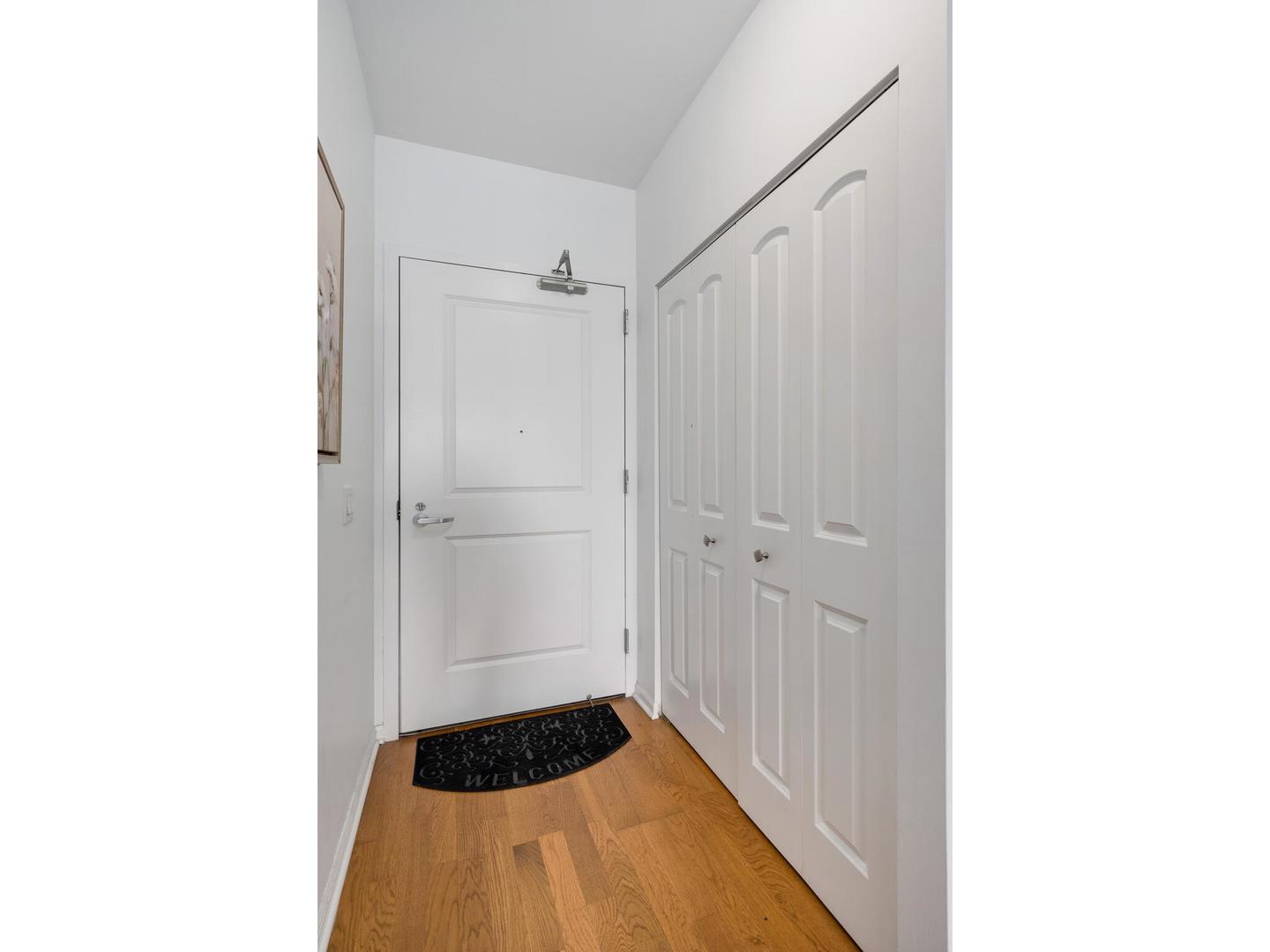 645 N KINGSBURY Street Unit: 1307