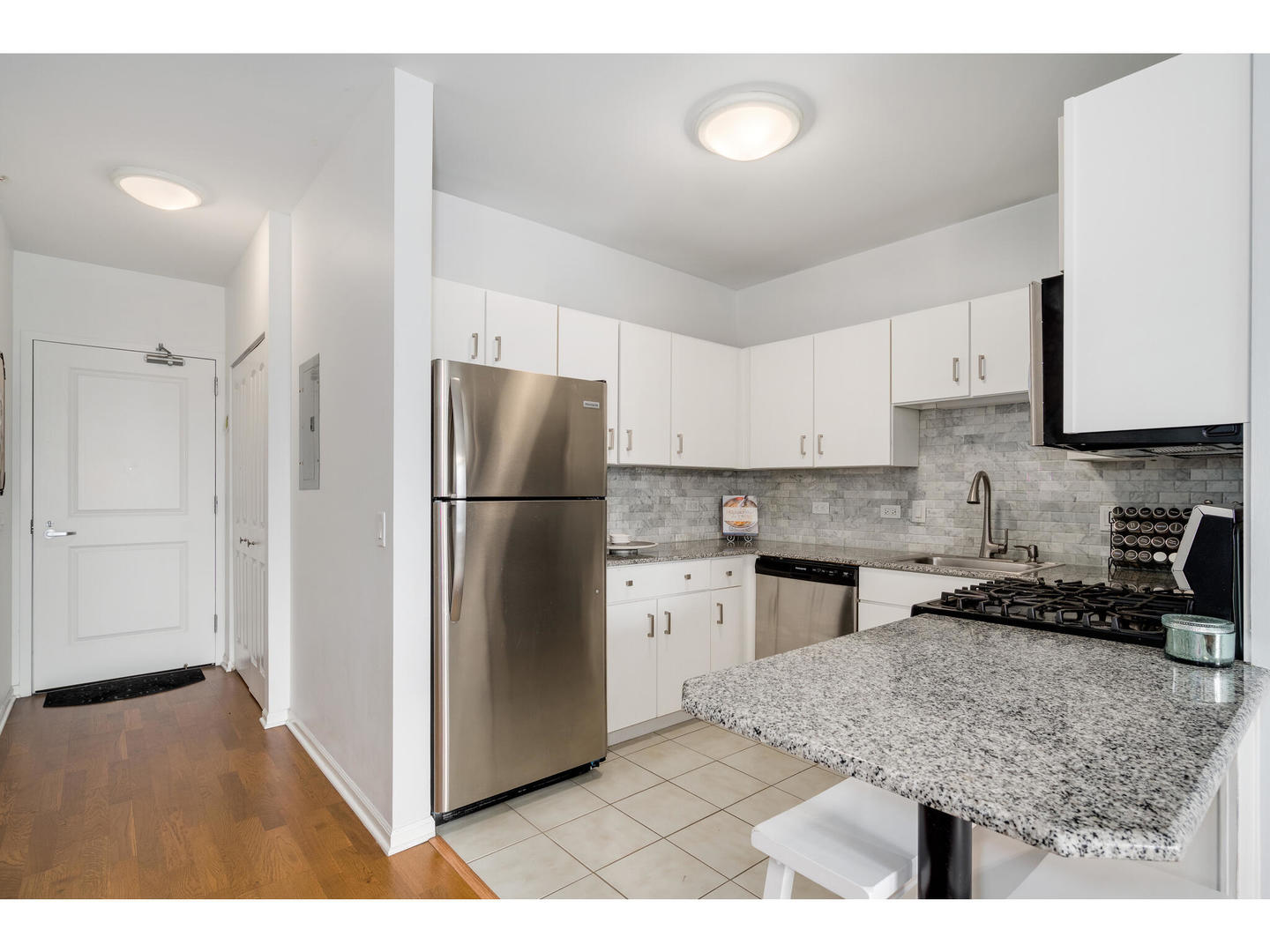 645 N KINGSBURY Street Unit: 1307