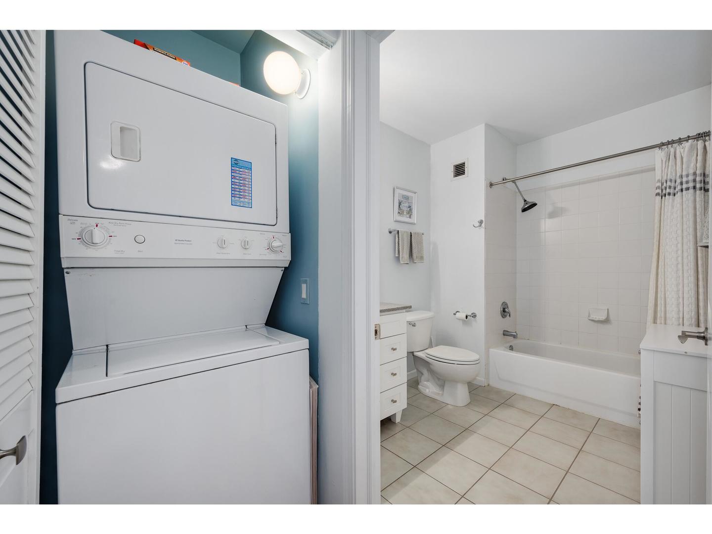 645 N KINGSBURY Street Unit: 1307