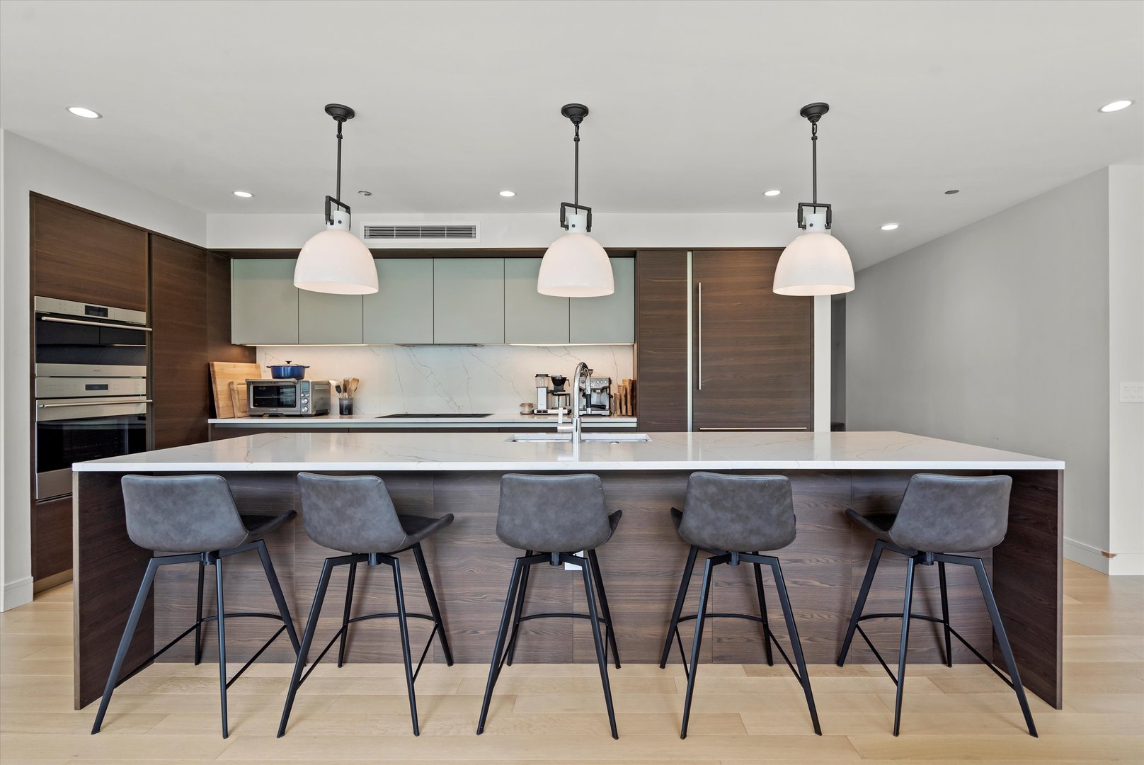 366 W Superior Street Unit: 302