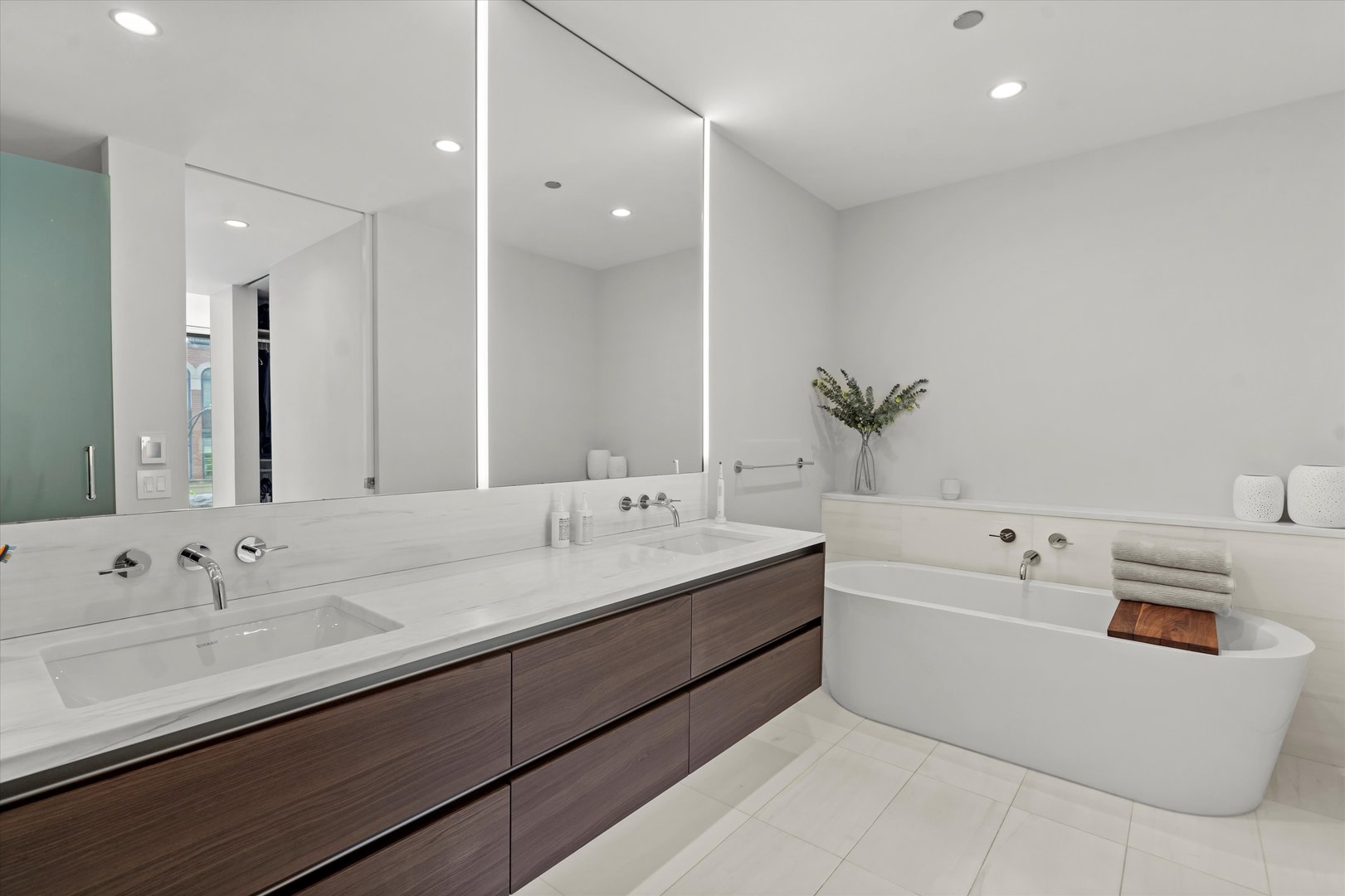 366 W Superior Street Unit: 302