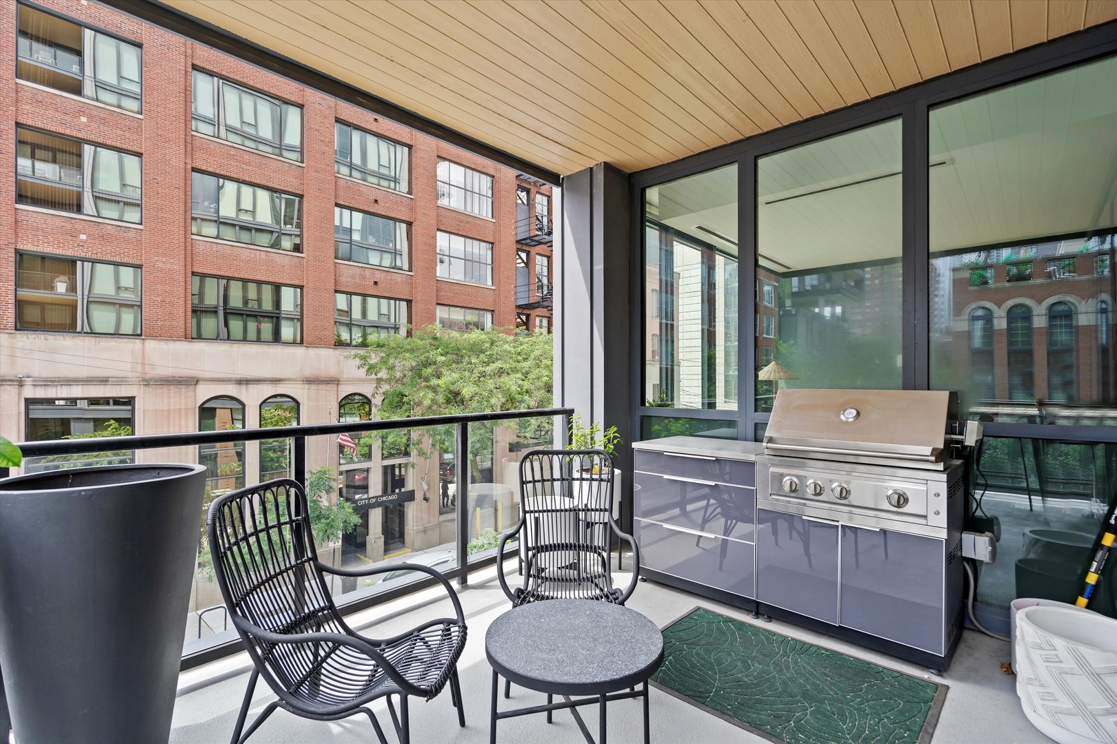 366 W Superior Street Unit: 302