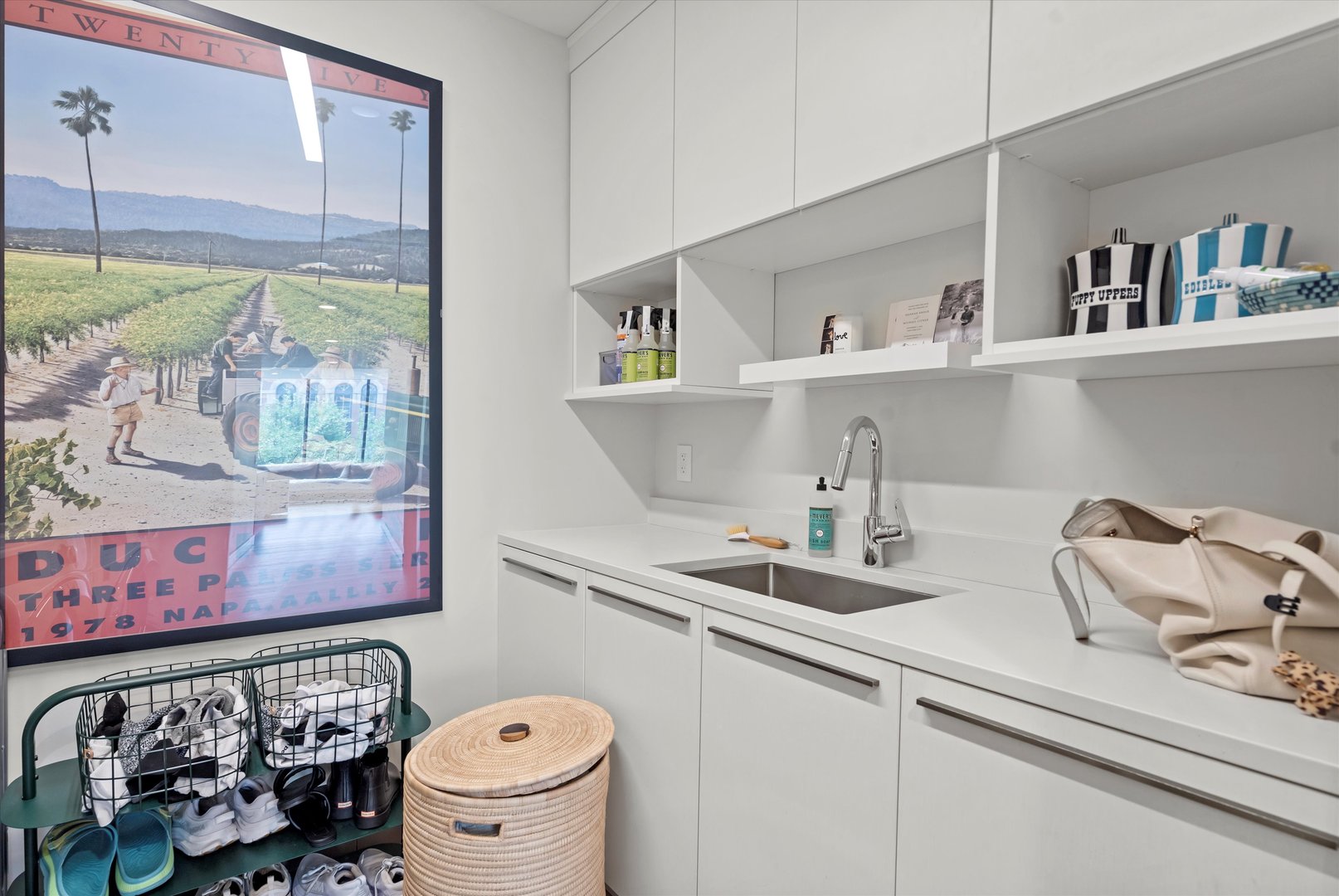 366 W Superior Street Unit: 302