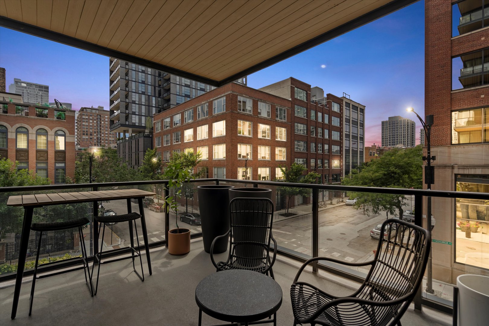 366 W Superior Street Unit: 302