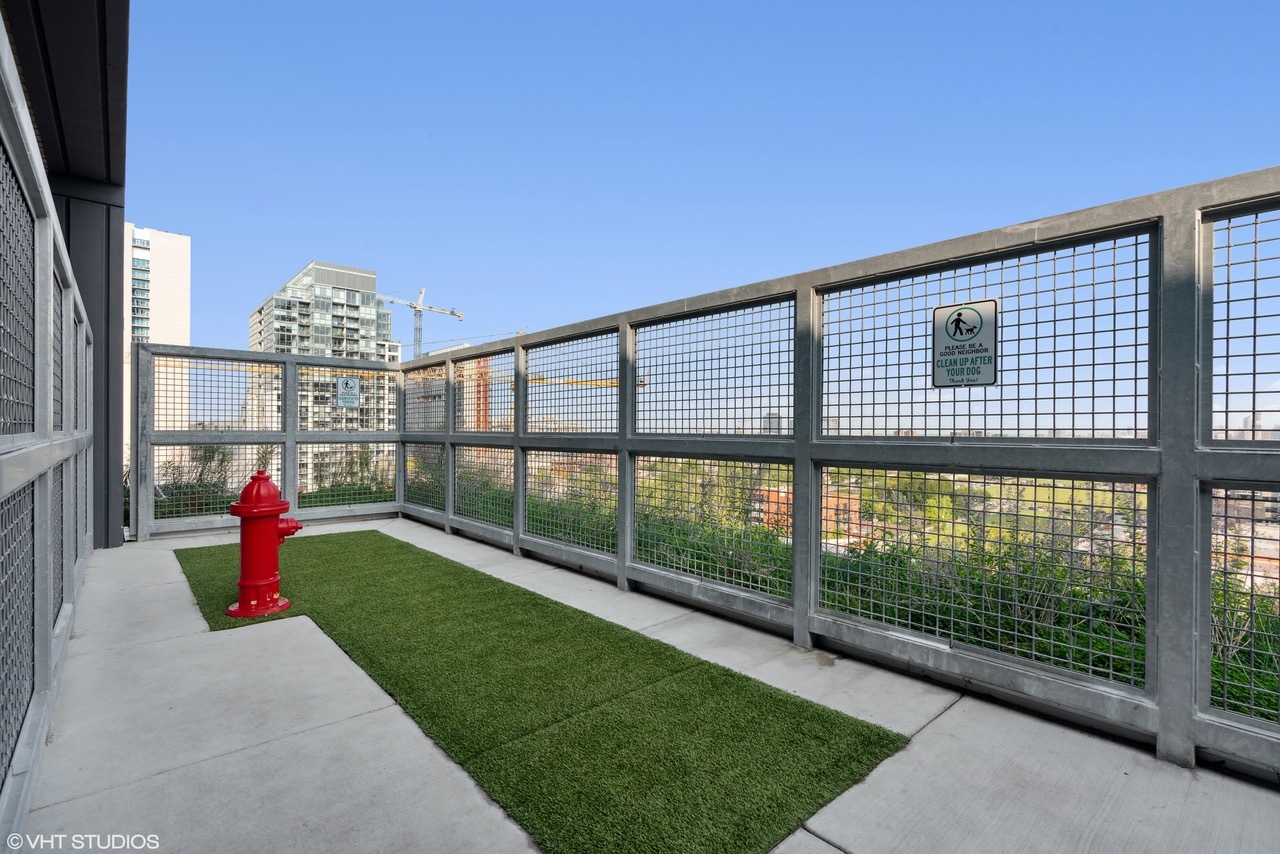 366 W Superior Street Unit: 302