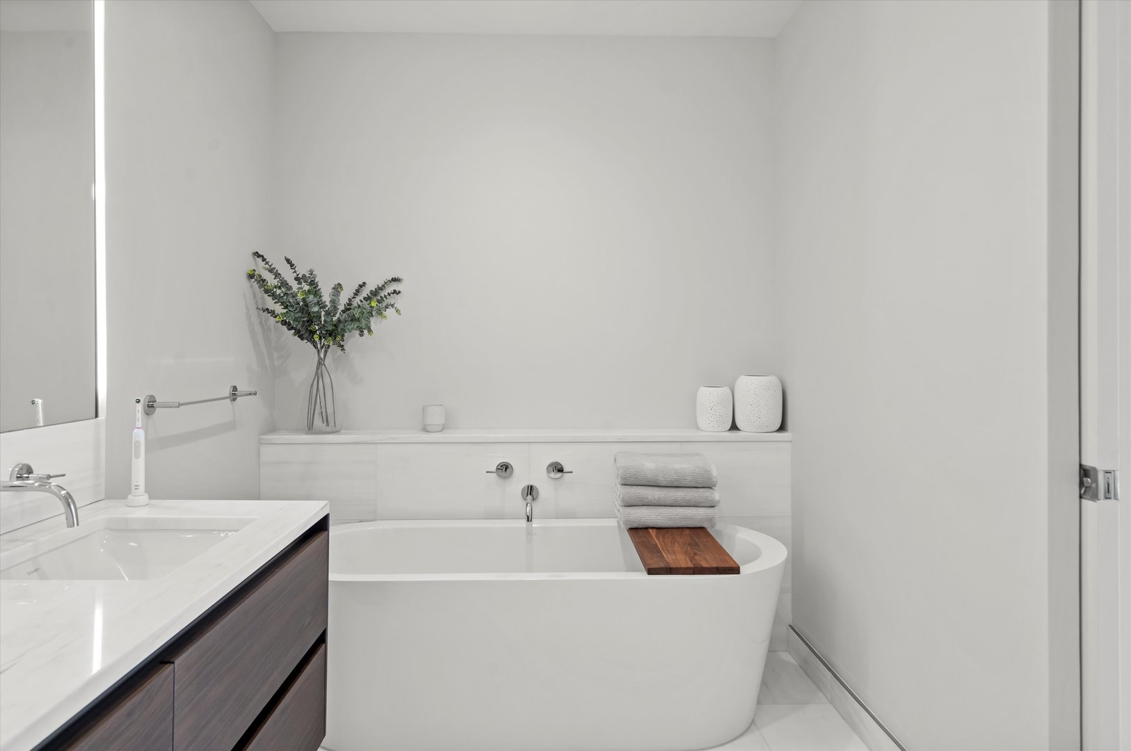 366 W Superior Street Unit: 302