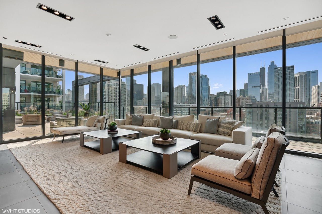 366 W Superior Street Unit: 302