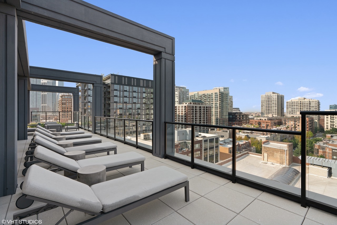 366 W Superior Street Unit: 302