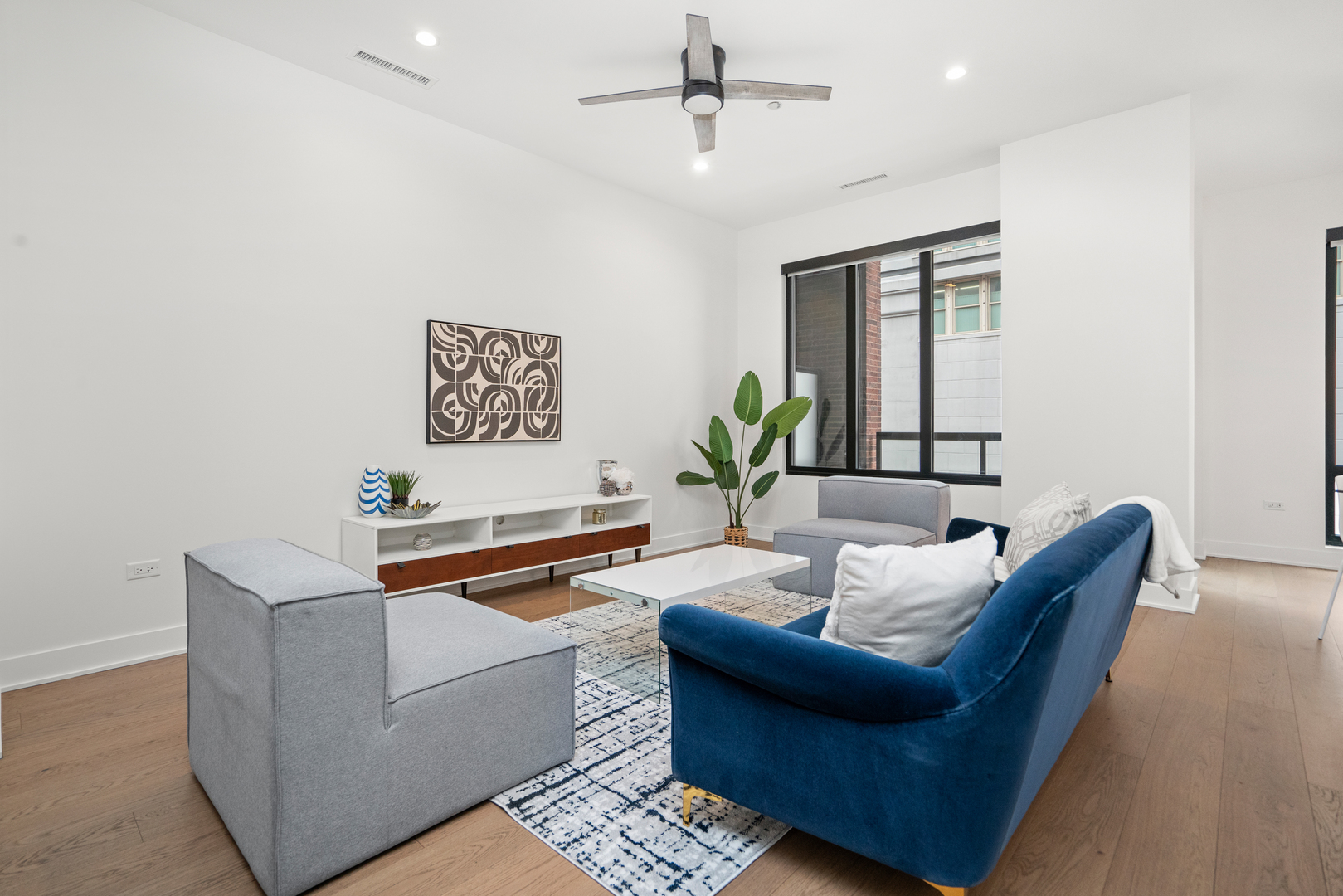 313 S Racine Avenue Unit: 4B