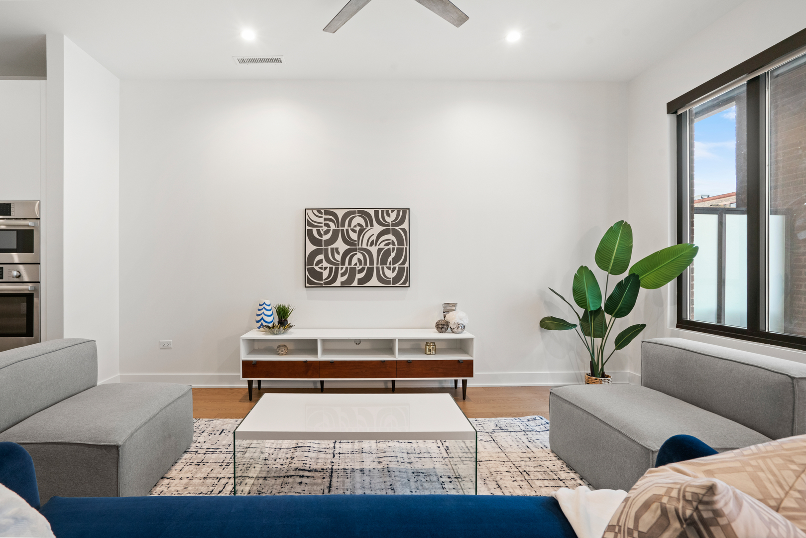 313 S Racine Avenue Unit: 4B