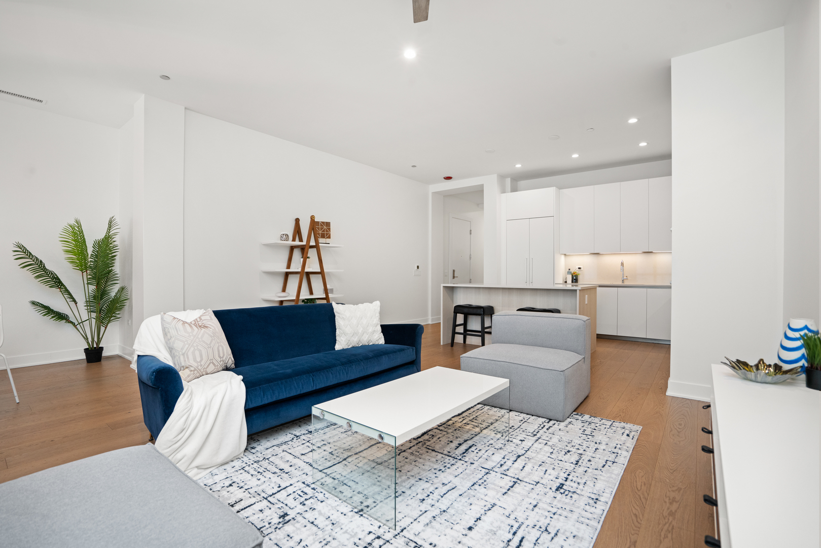313 S Racine Avenue Unit: 4B