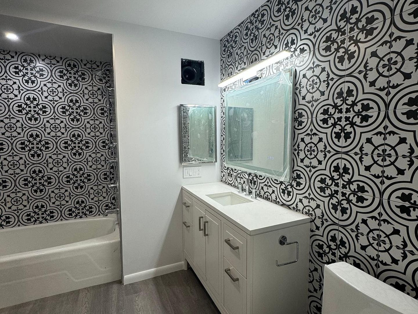 2500 N Lakeview Avenue Unit: 1503