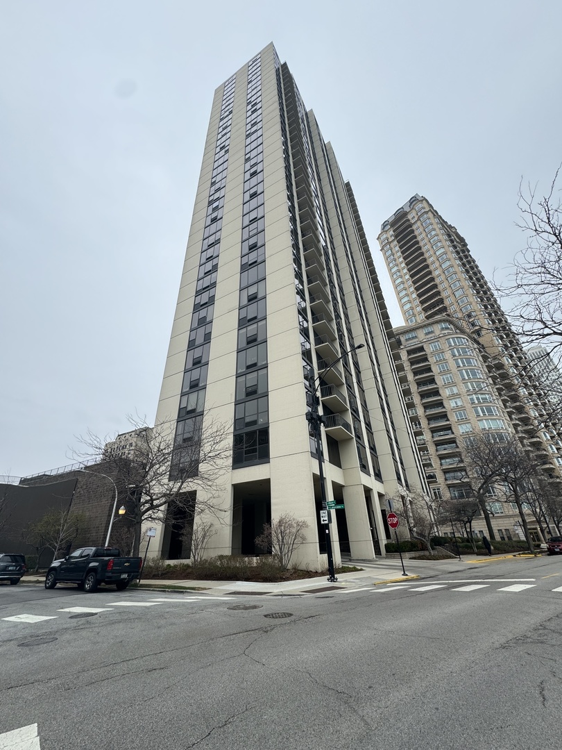 2500 N Lakeview Avenue Unit: 1503