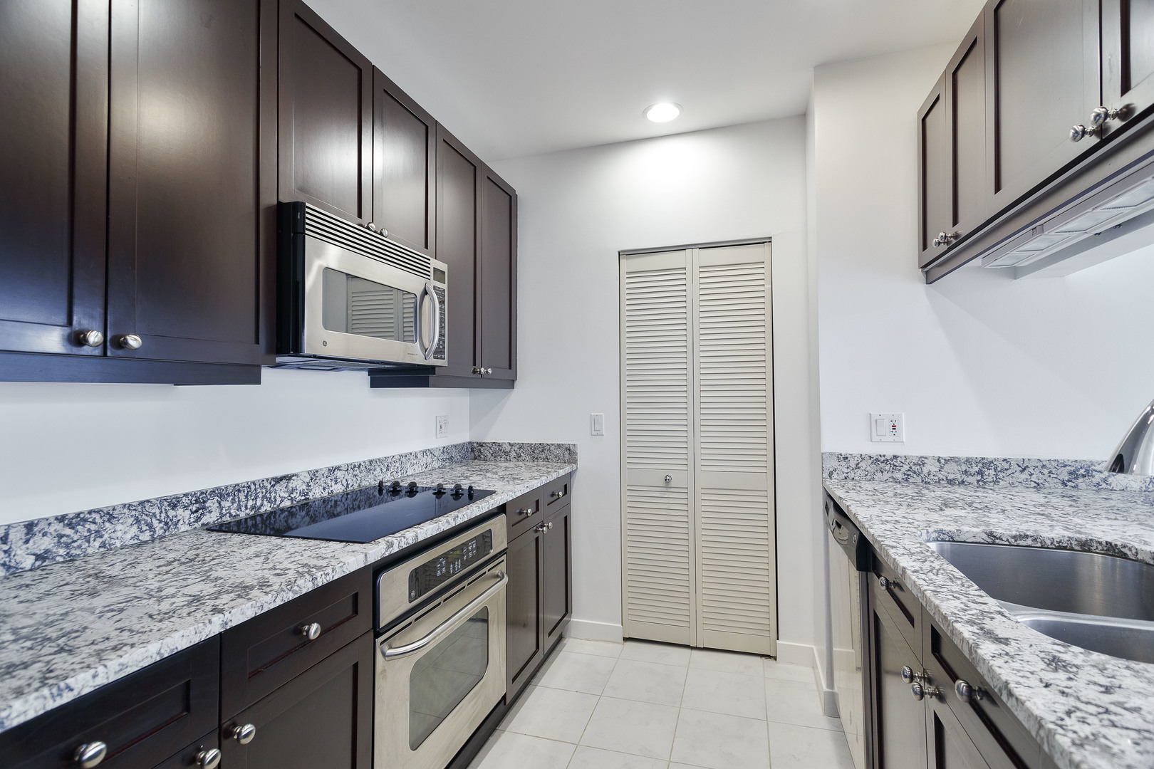 737 W WASHINGTON Boulevard Unit: 2702