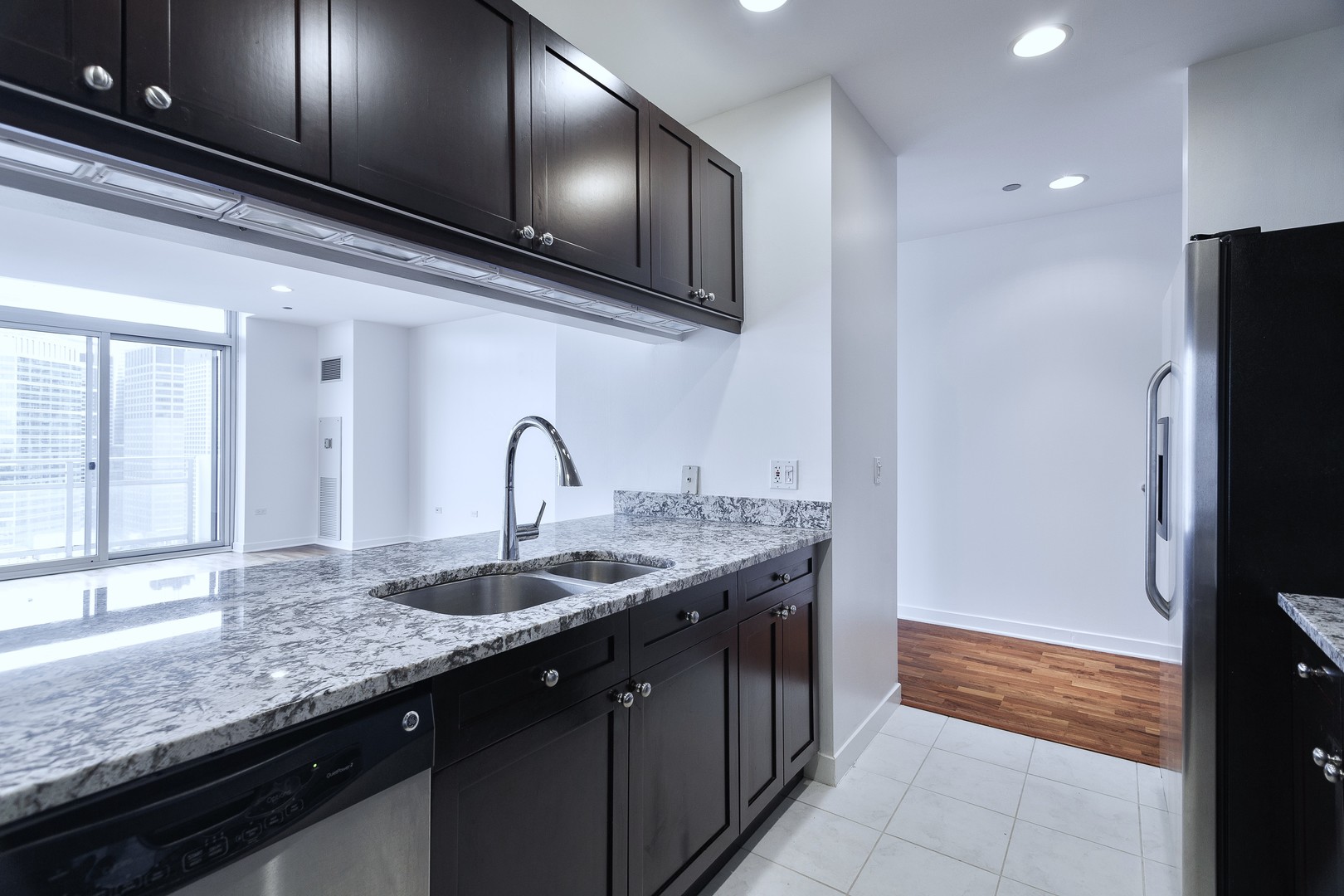 737 W WASHINGTON Boulevard Unit: 2702