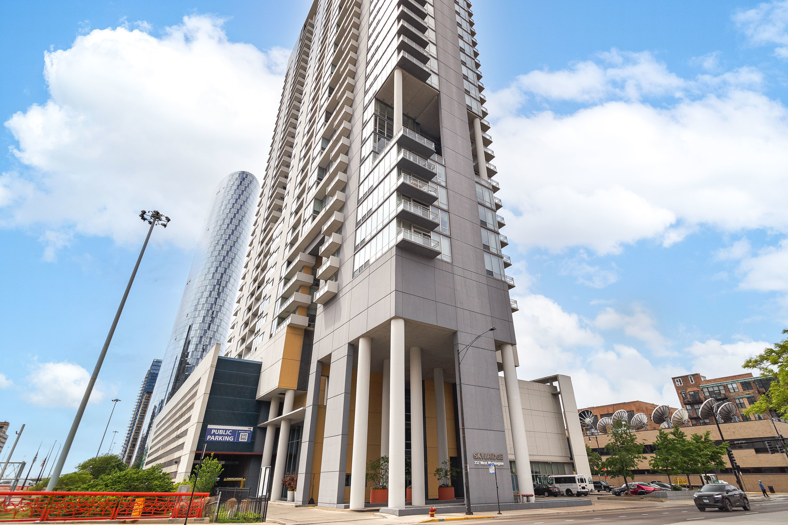 737 W WASHINGTON Boulevard Unit: 2702