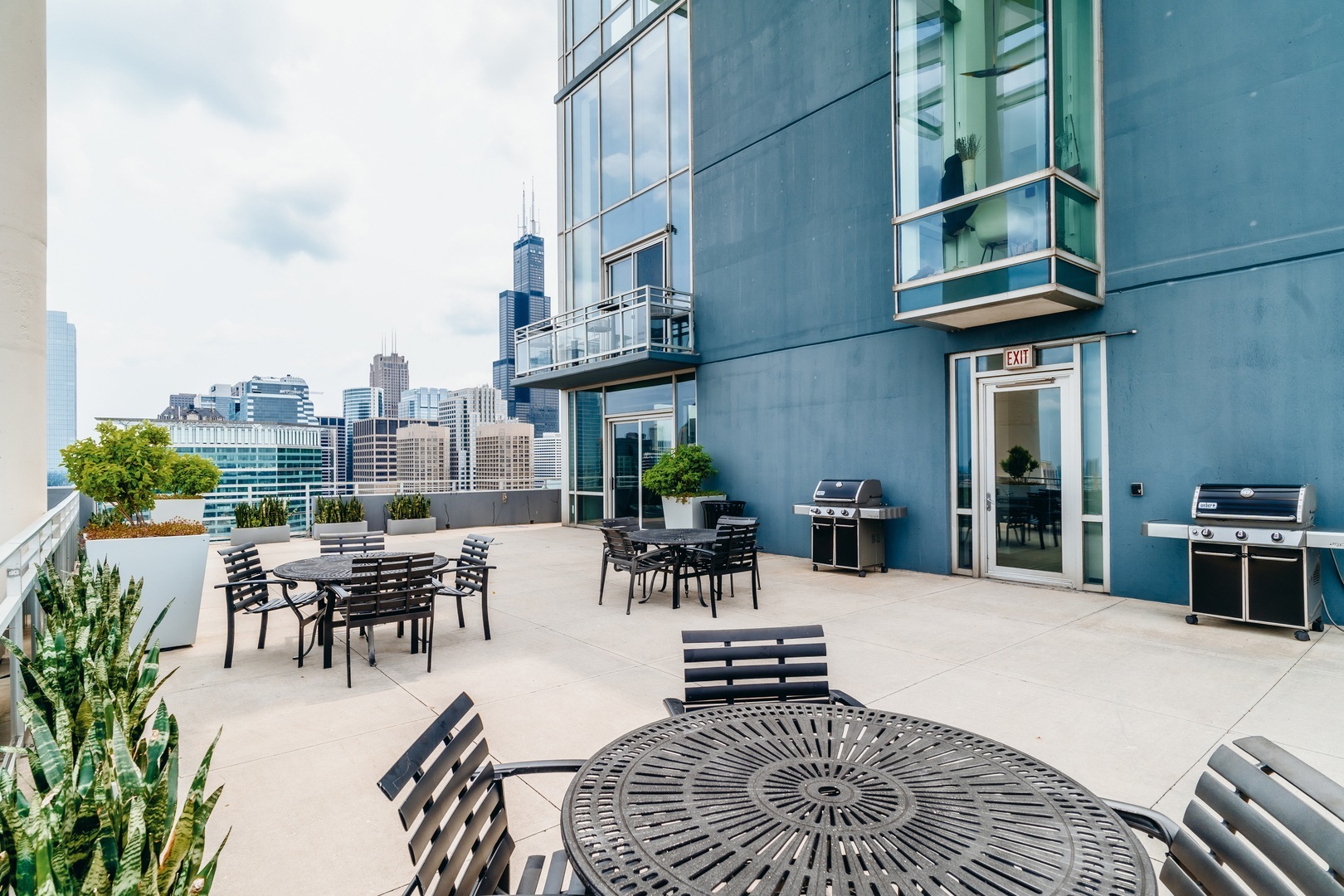 737 W WASHINGTON Boulevard Unit: 2702