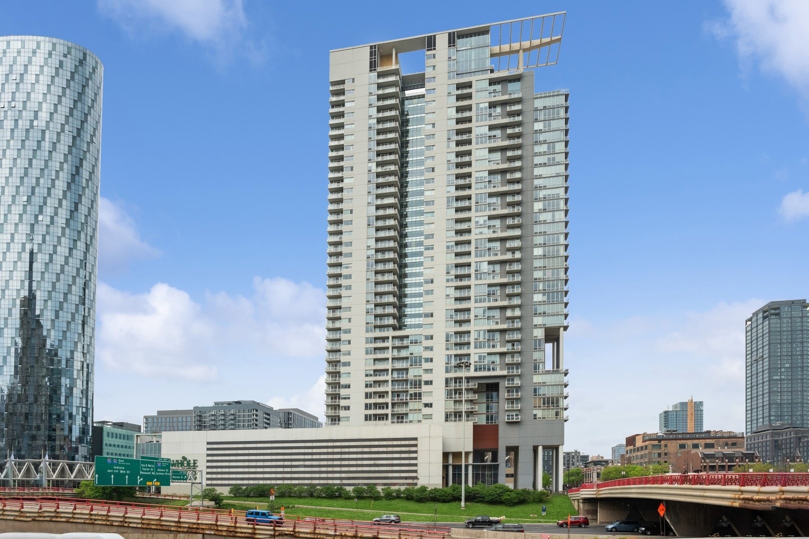 737 W WASHINGTON Boulevard Unit: 2702