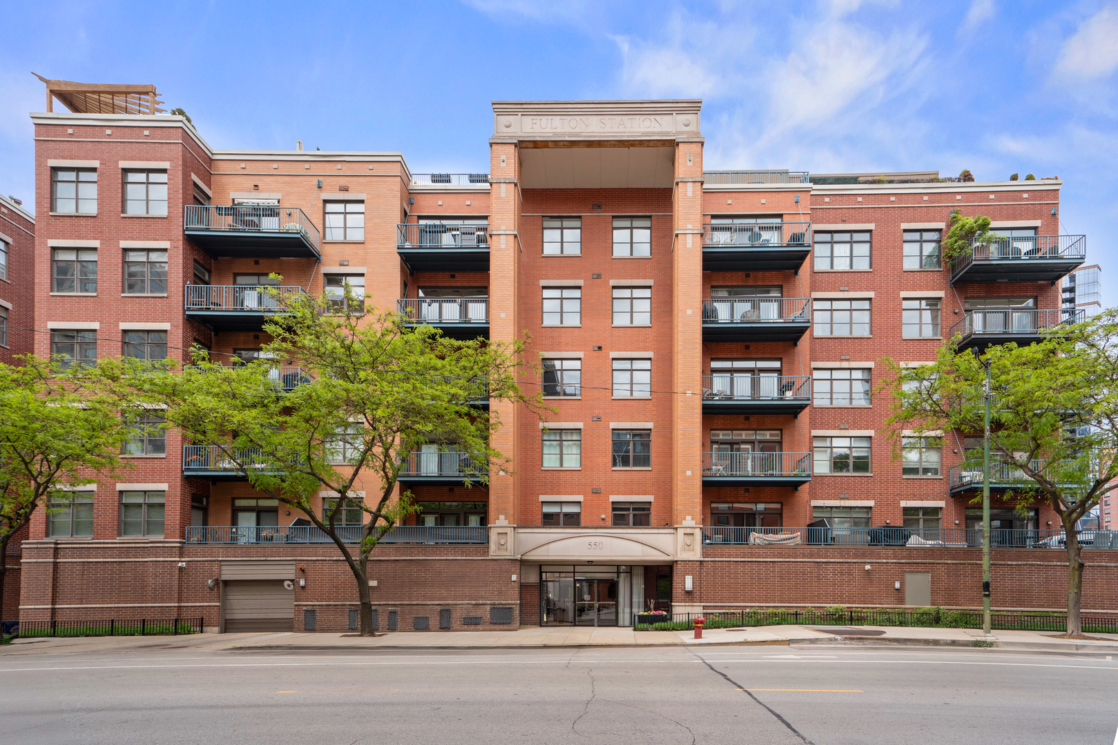 550 W Fulton Street Unit: 303