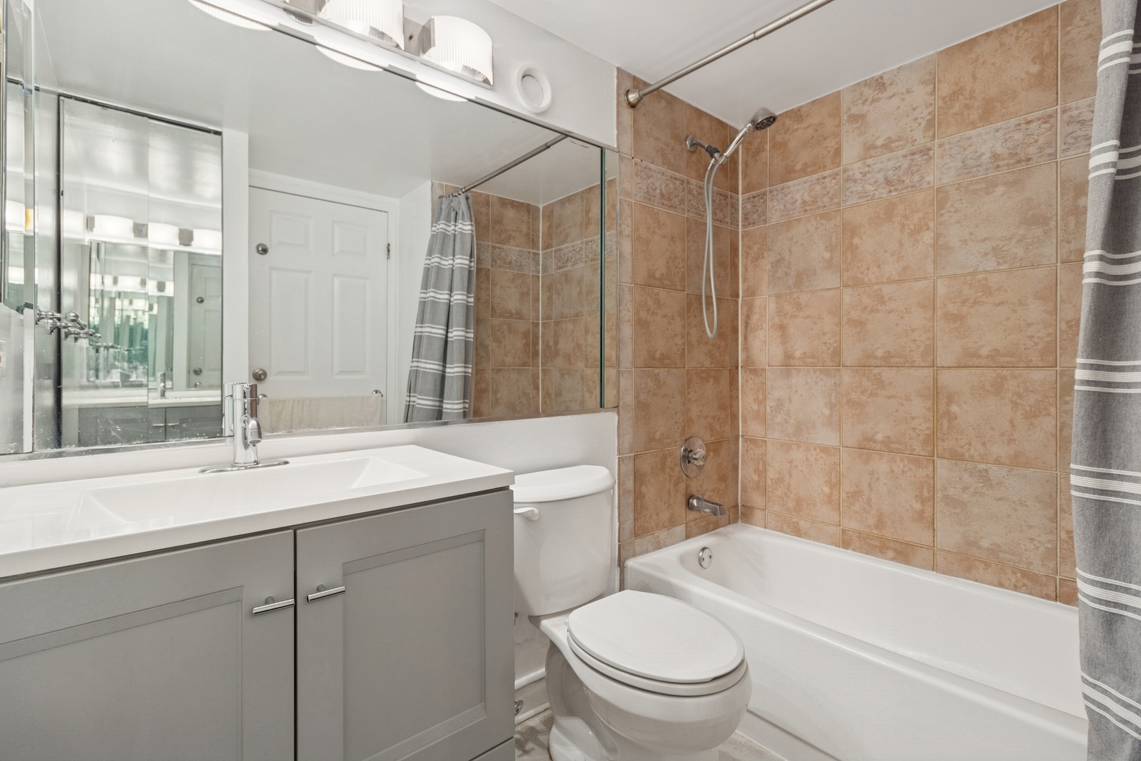 711 W GORDON Terrace Unit: 117