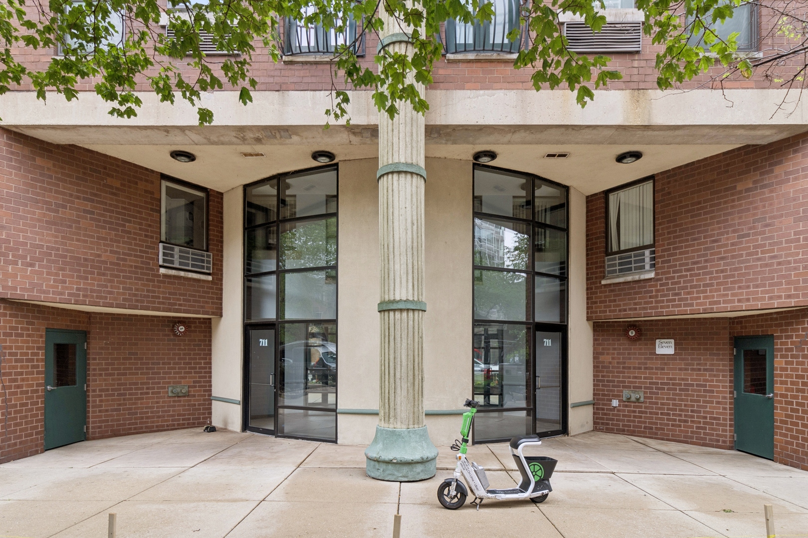 711 W GORDON Terrace Unit: 117