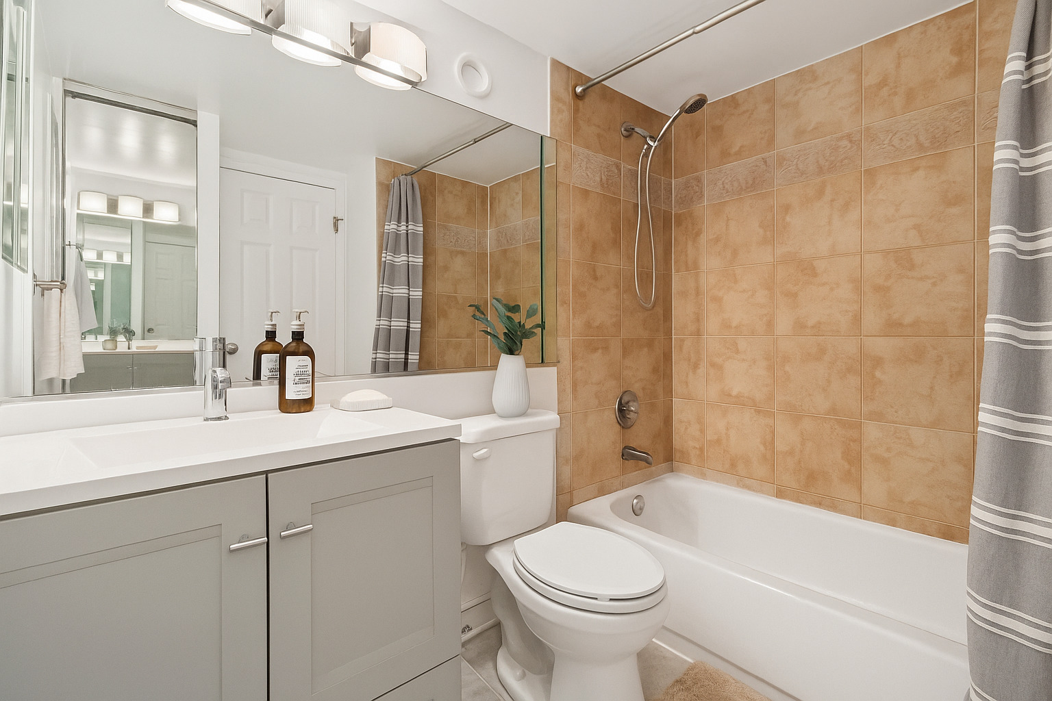 711 W GORDON Terrace Unit: 117