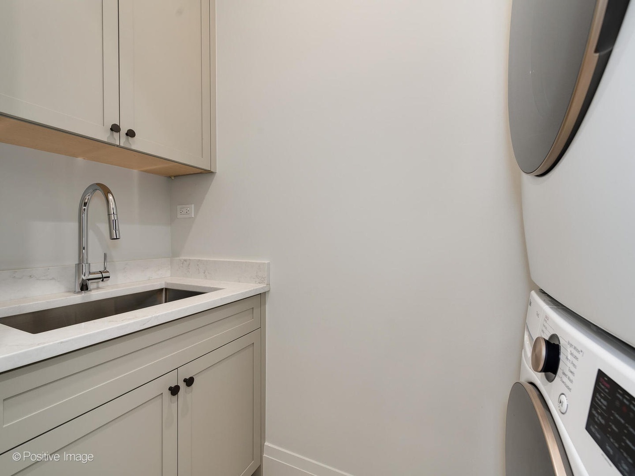 2832 N Racine Avenue Unit: 1W