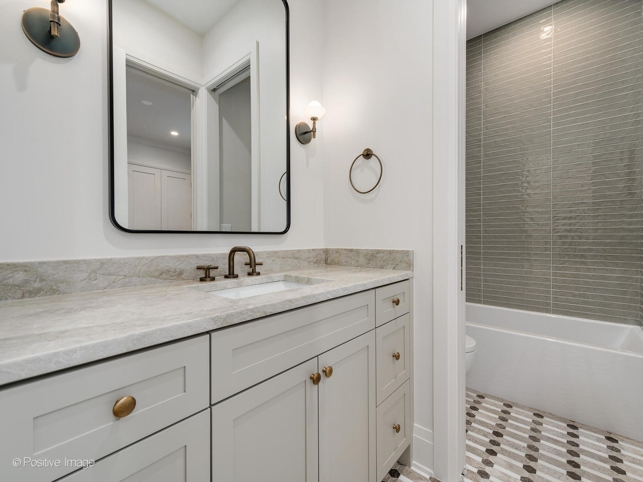 2832 N Racine Avenue Unit: 1W