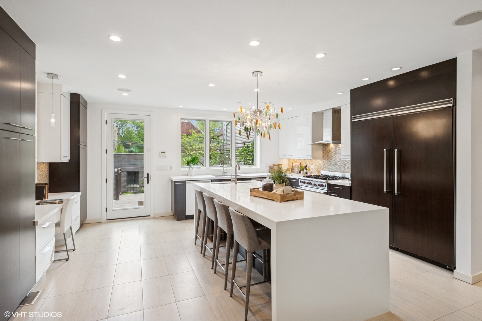 3635 N PAULINA Street