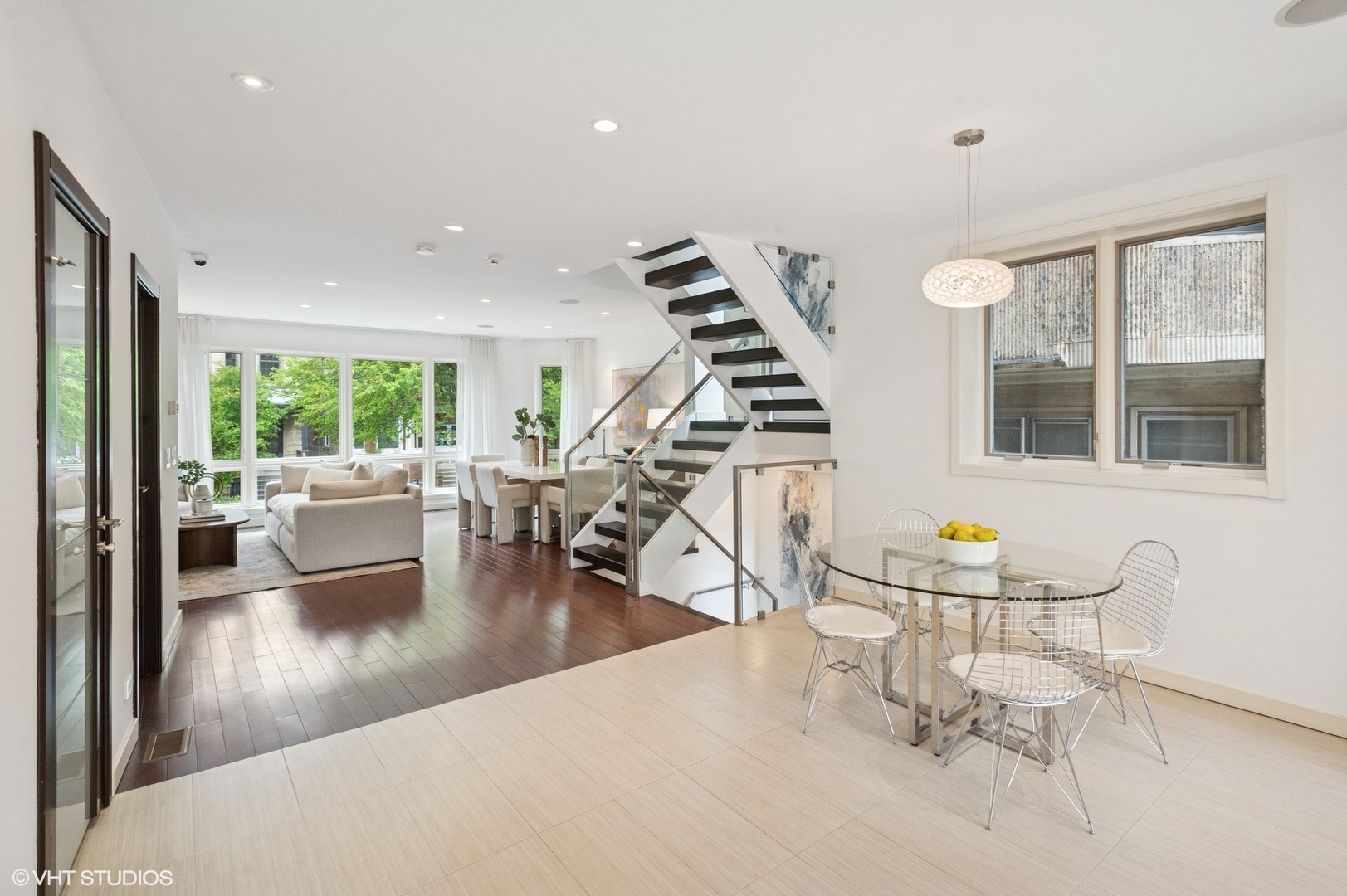 3635 N PAULINA Street