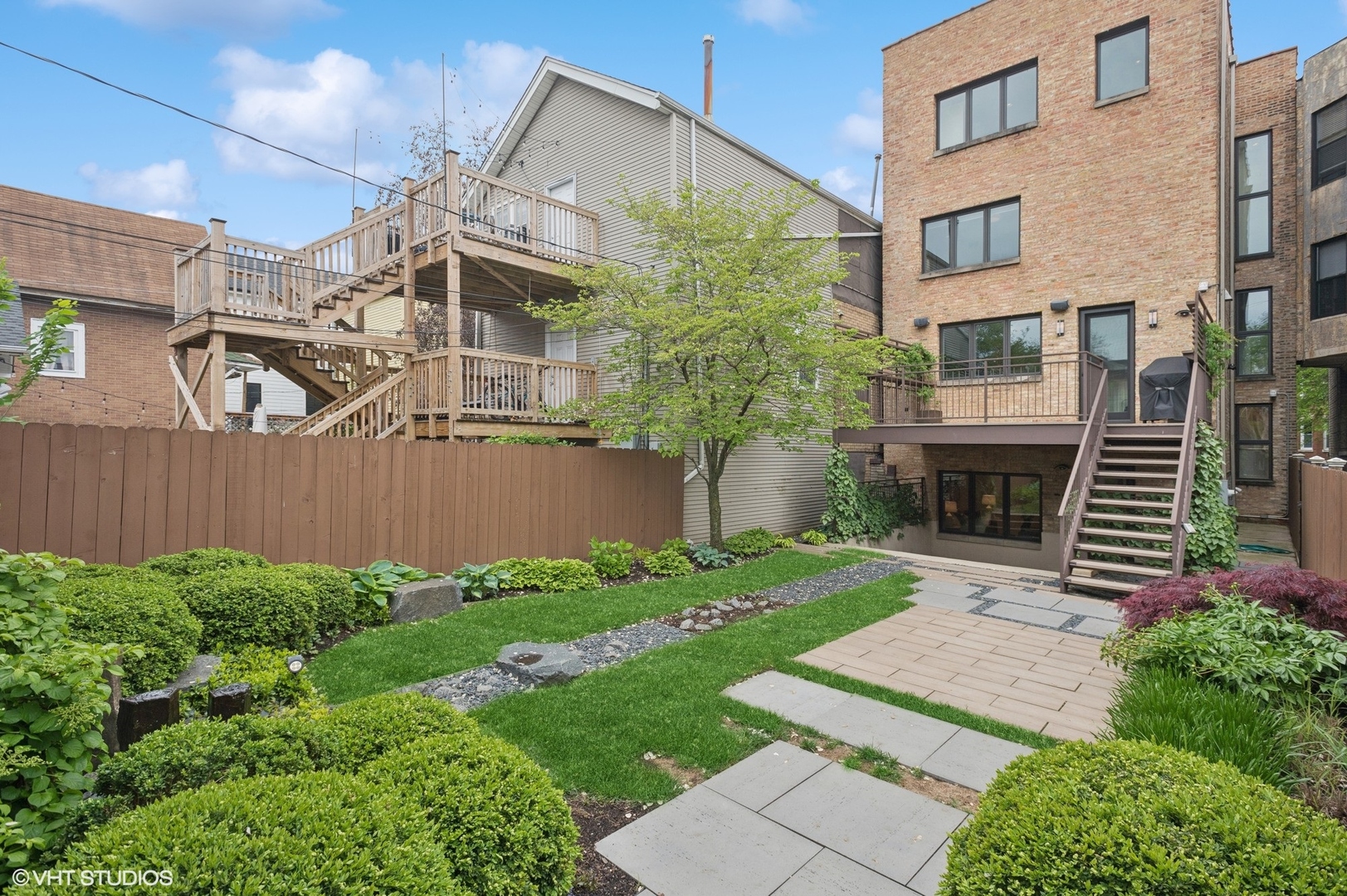 3635 N PAULINA Street