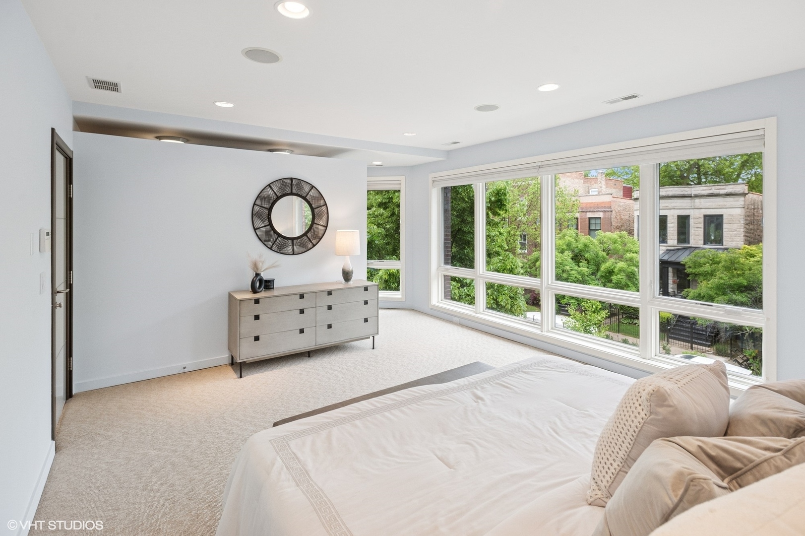 3635 N PAULINA Street