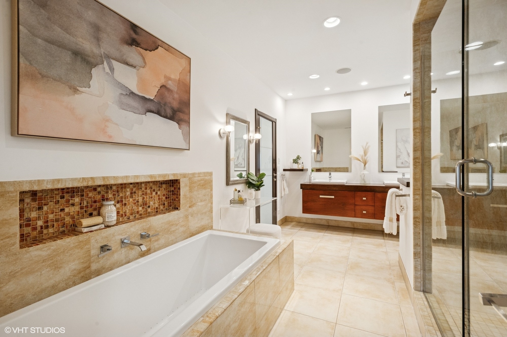 3635 N PAULINA Street