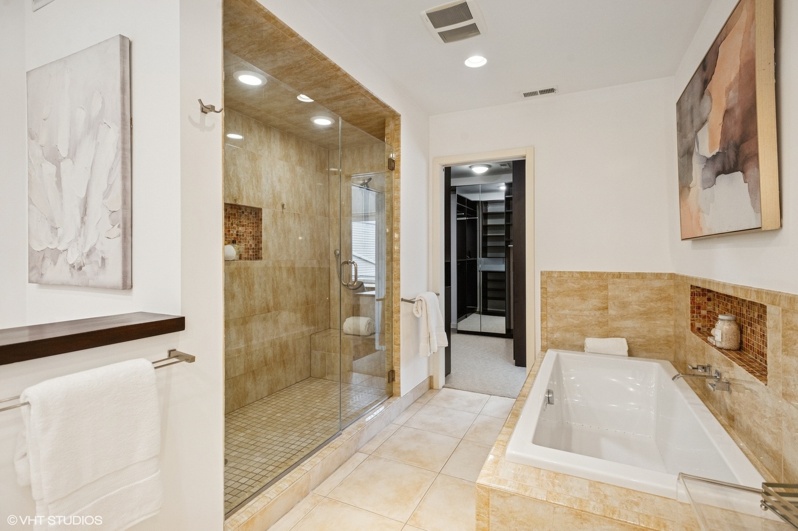 3635 N PAULINA Street