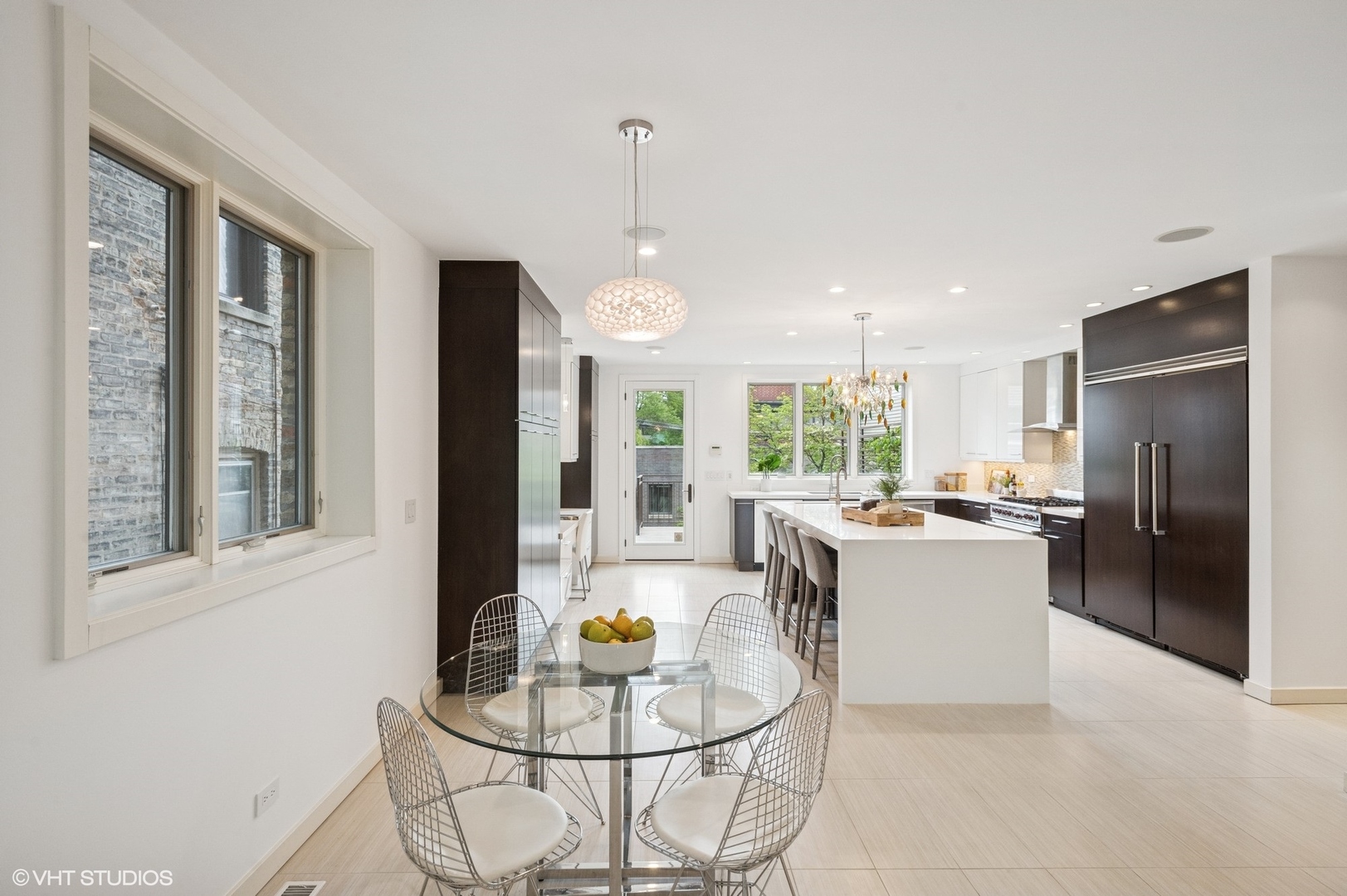 3635 N PAULINA Street