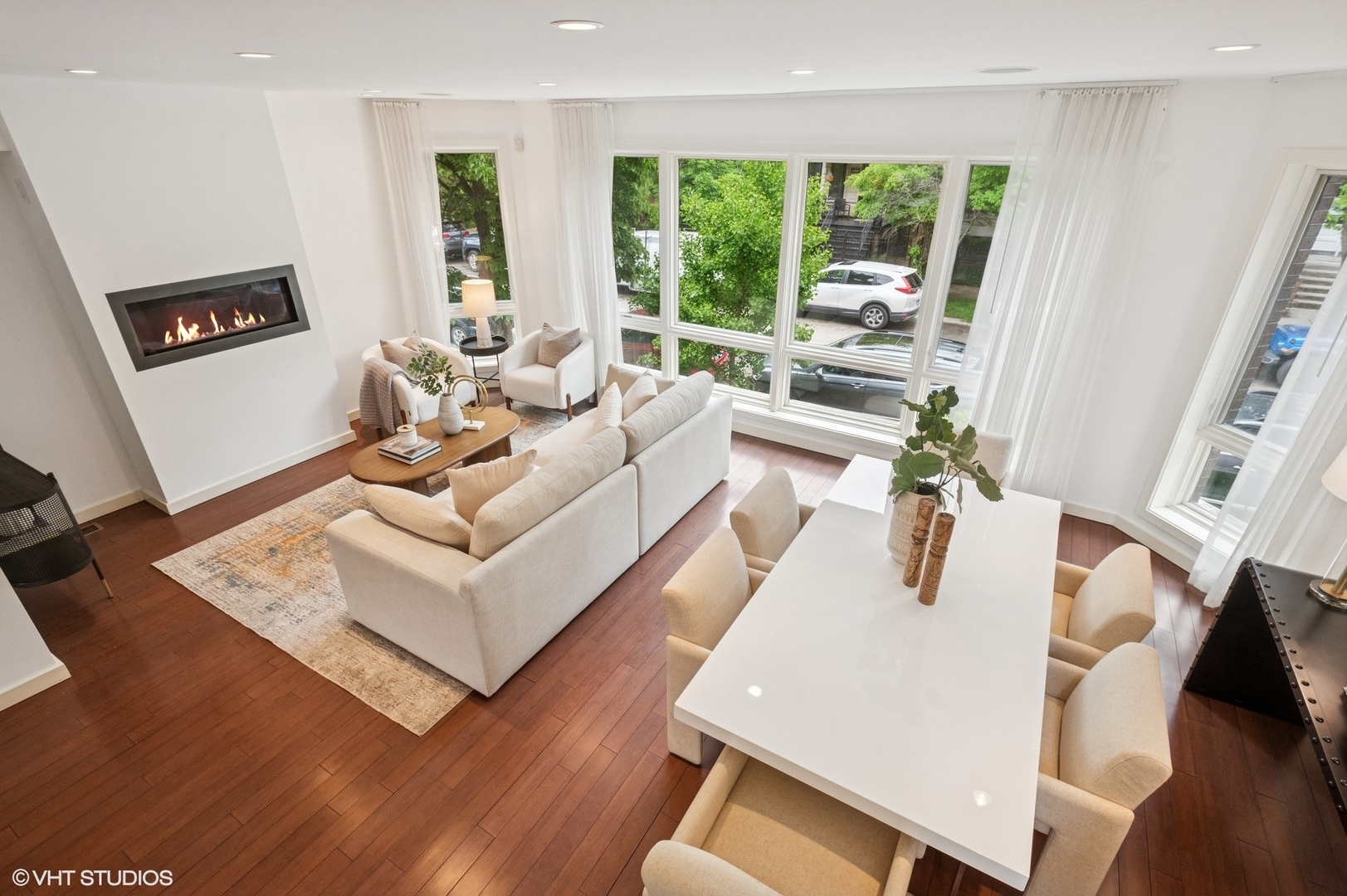 3635 N PAULINA Street