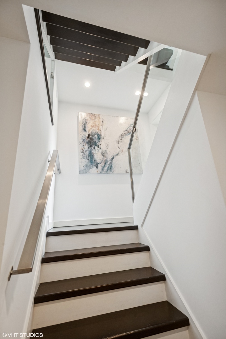 3635 N PAULINA Street