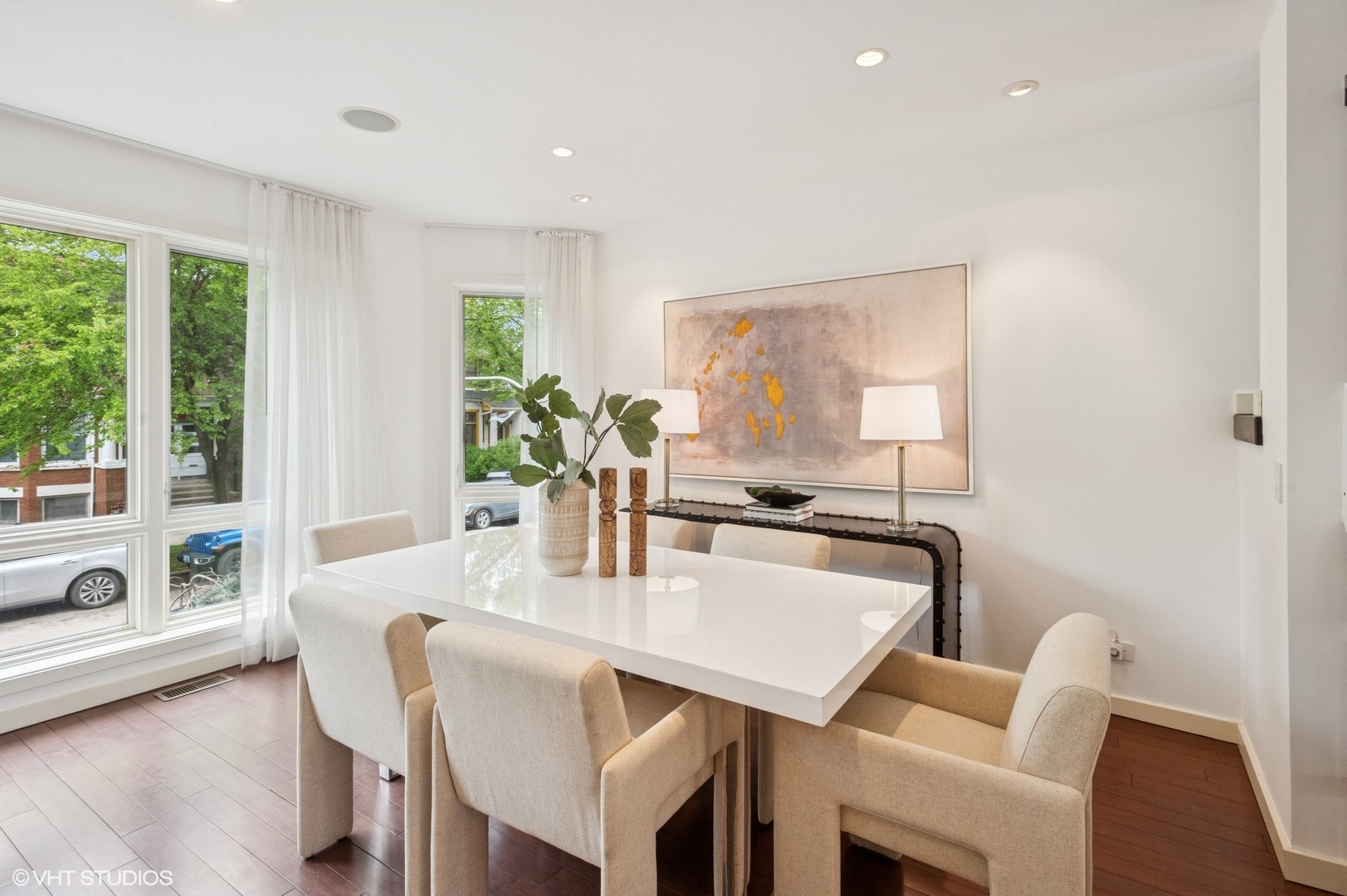 3635 N PAULINA Street